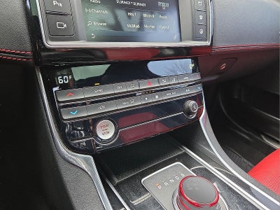 2017 Jaguar XE 35t R-Sport