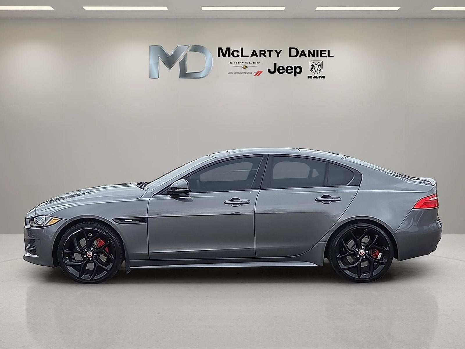 2017 Jaguar XE 35t R-Sport