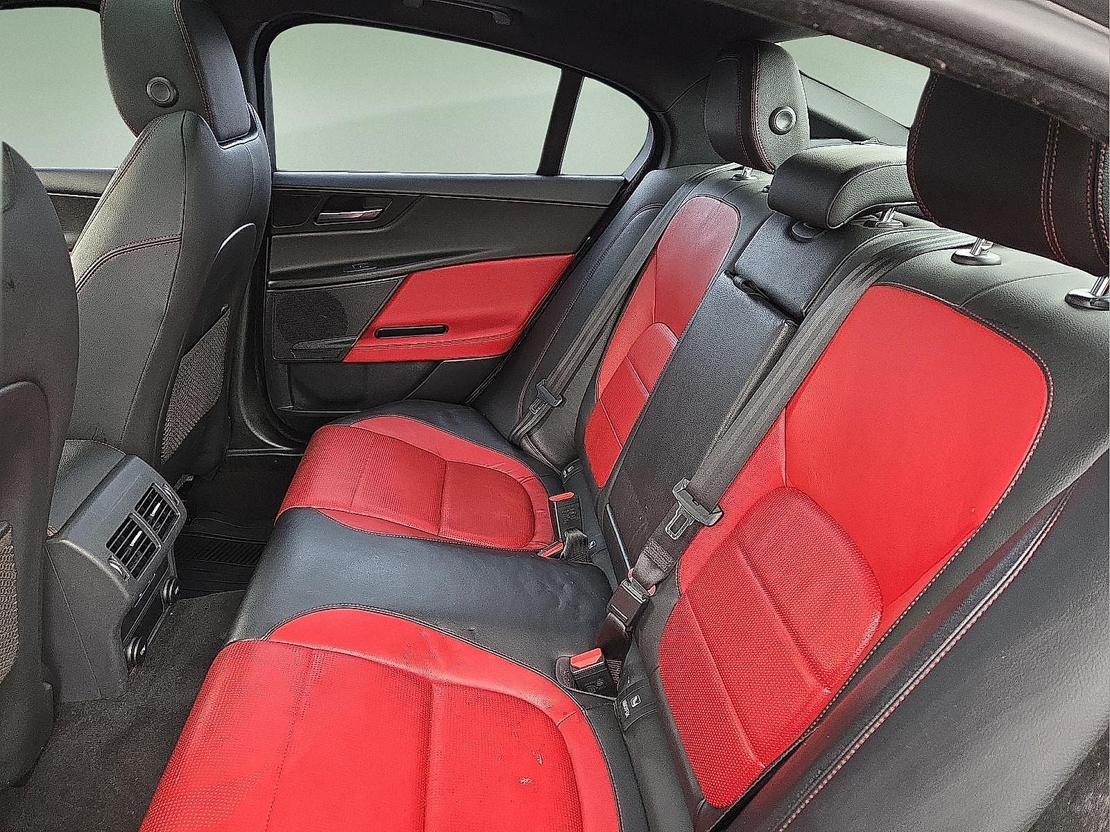 2017 Jaguar XE 35t R-Sport