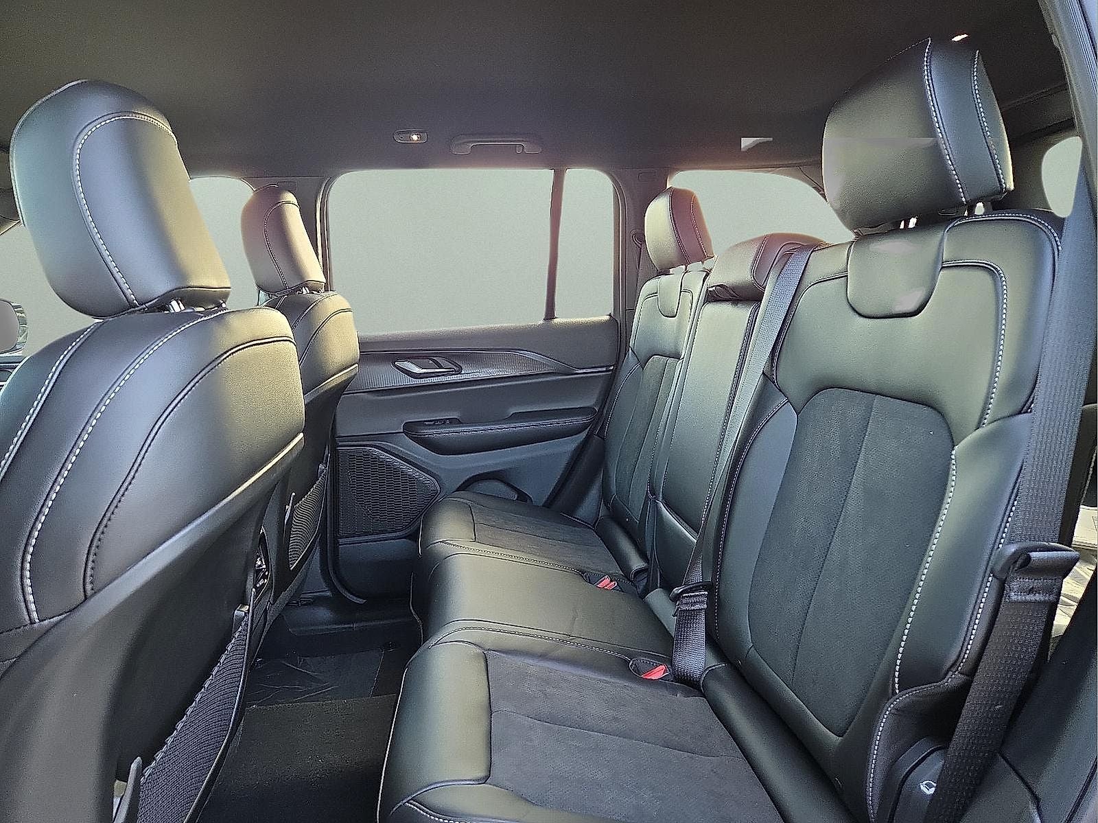 2025 Jeep Grand Cherokee GRAND CHEROKEE ALTITUDE 4X4