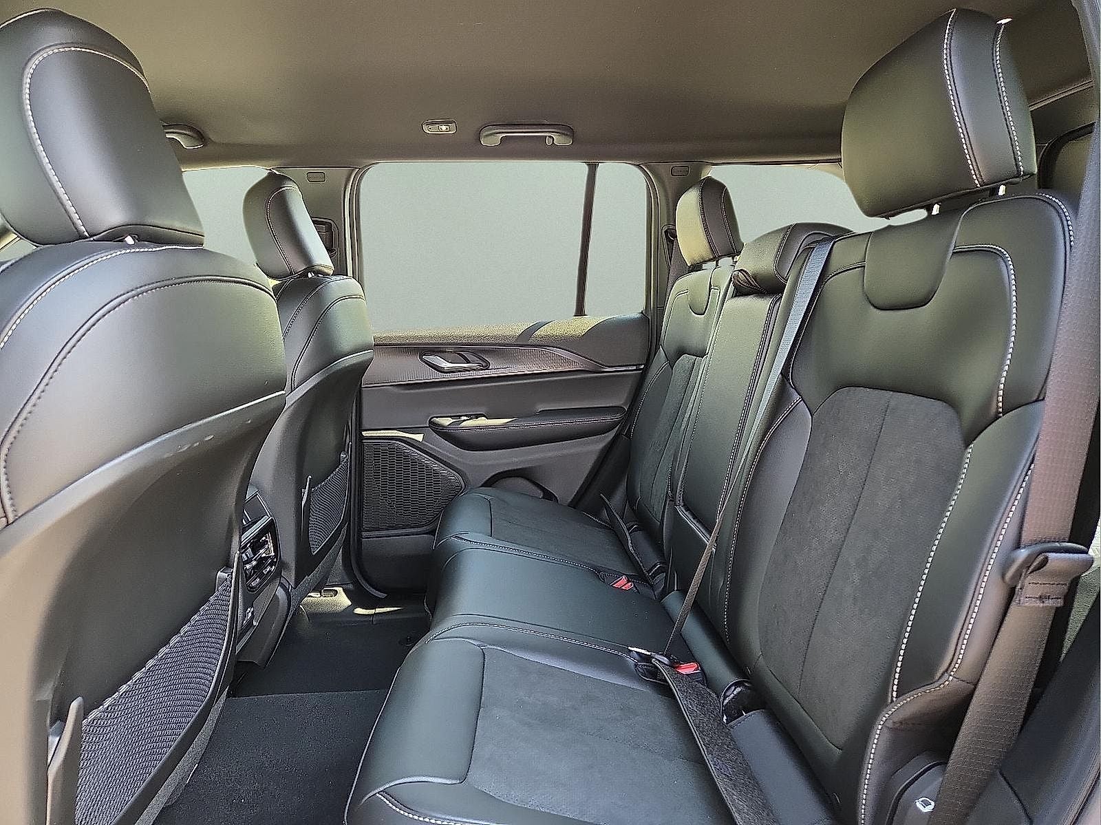 2025 Jeep Grand Cherokee GRAND CHEROKEE ALTITUDE 4X4