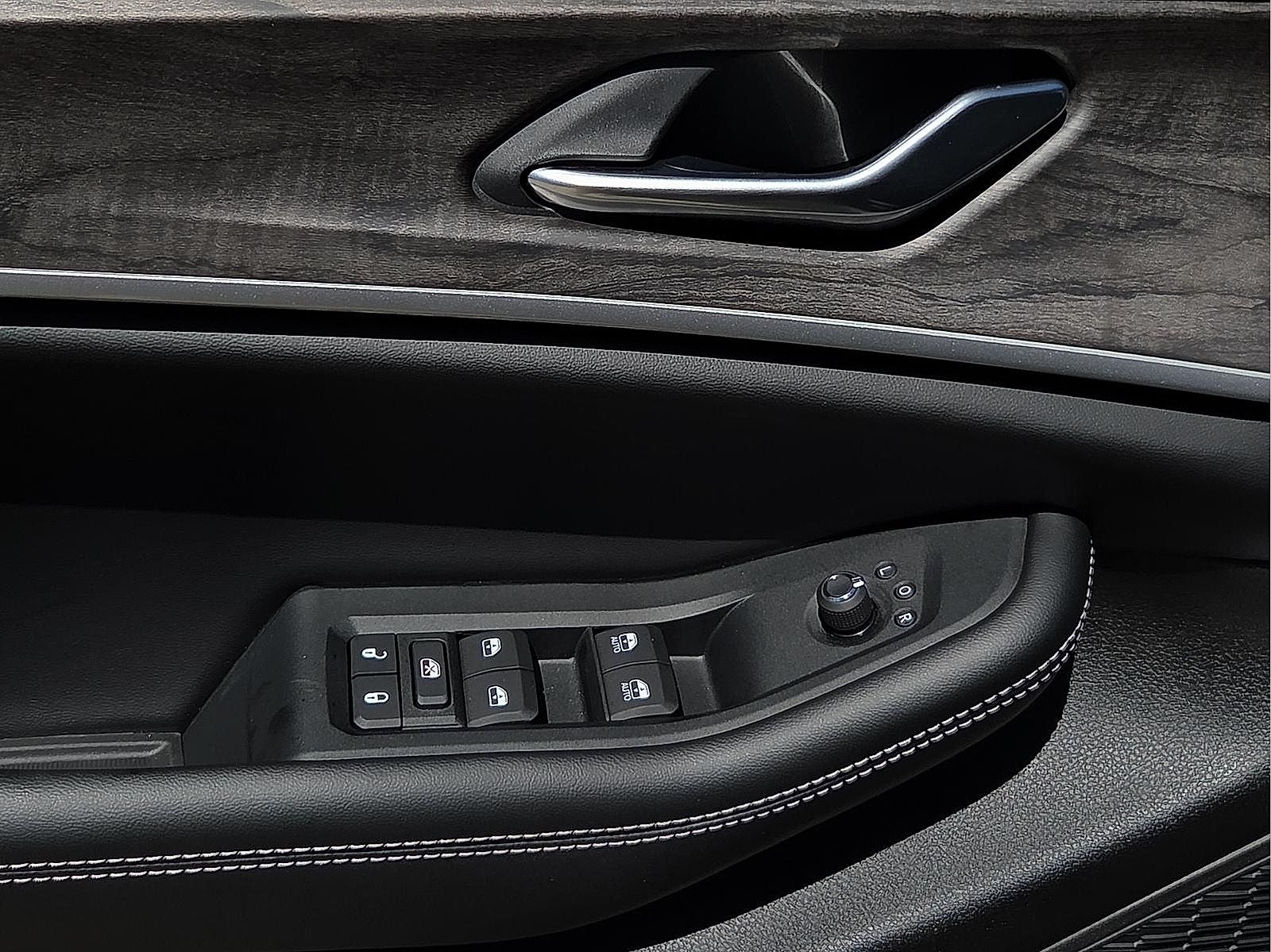 2027 Jeep Grand Cherokee Laredo Altitude
