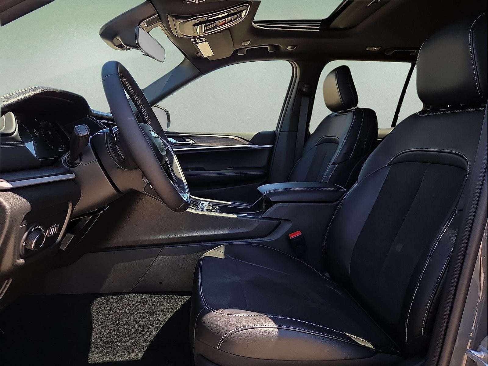 2027 Jeep Grand Cherokee Laredo Altitude