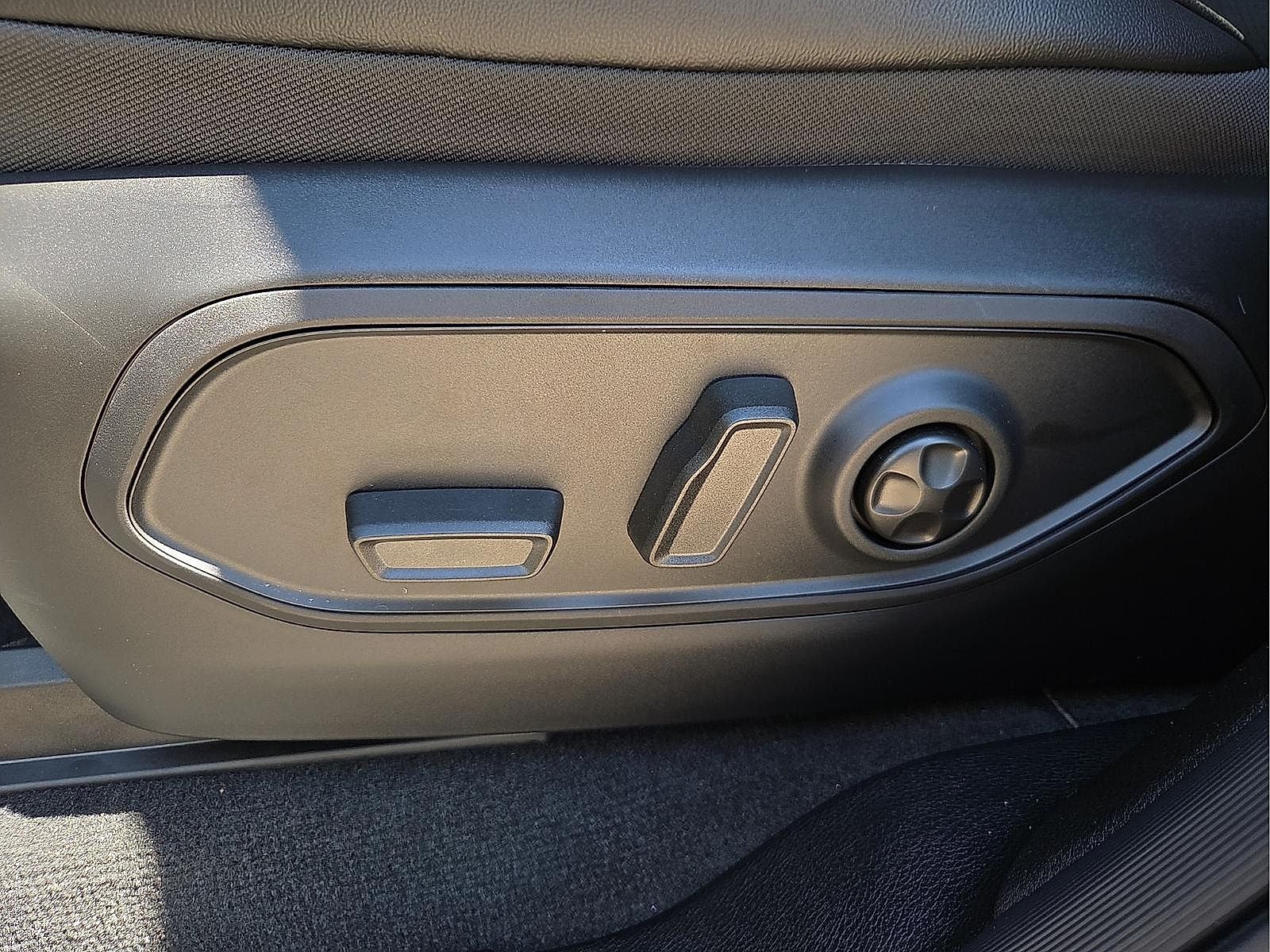 2027 Jeep Grand Cherokee Laredo Altitude