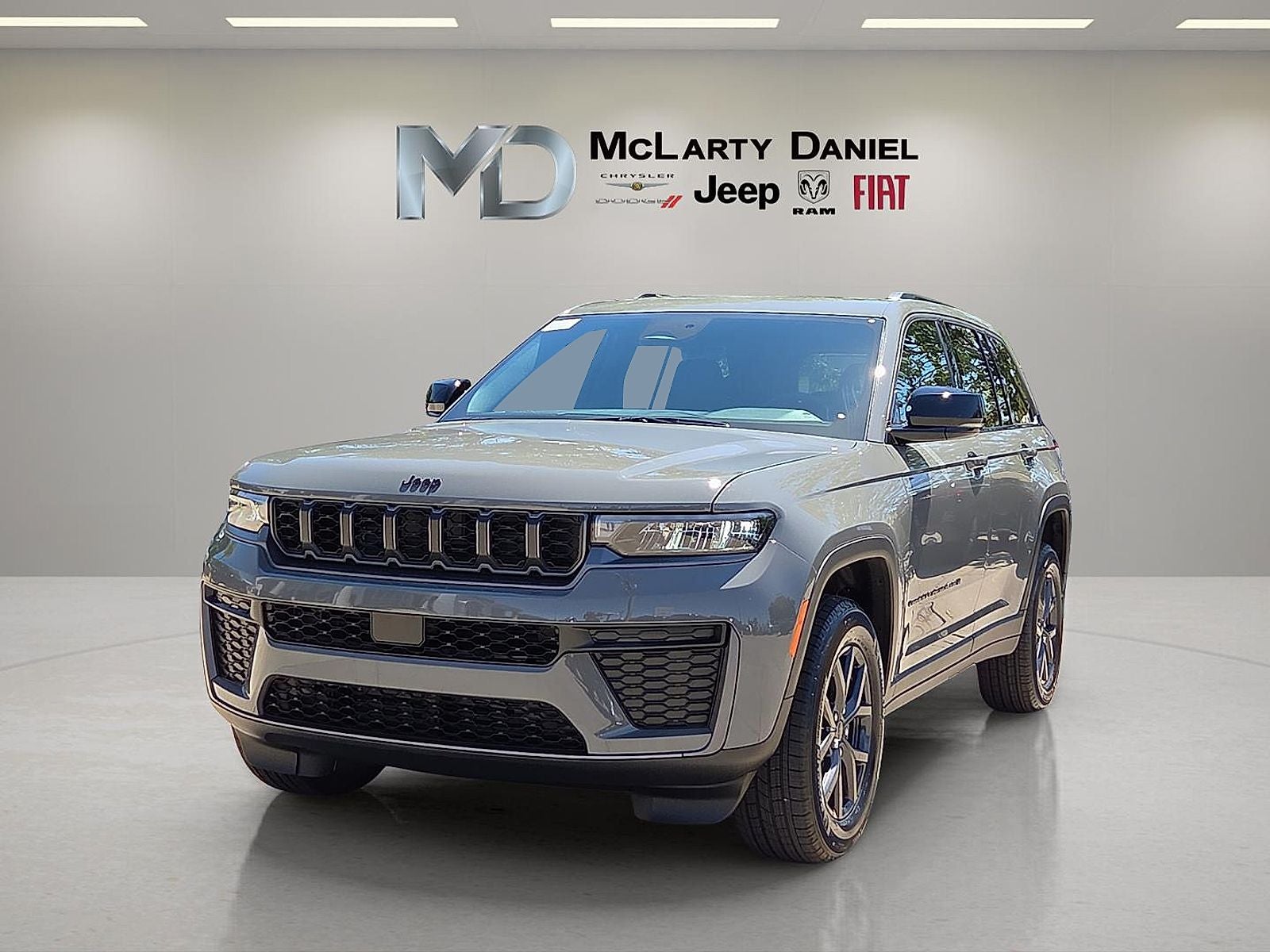 2027 Jeep Grand Cherokee Laredo Altitude