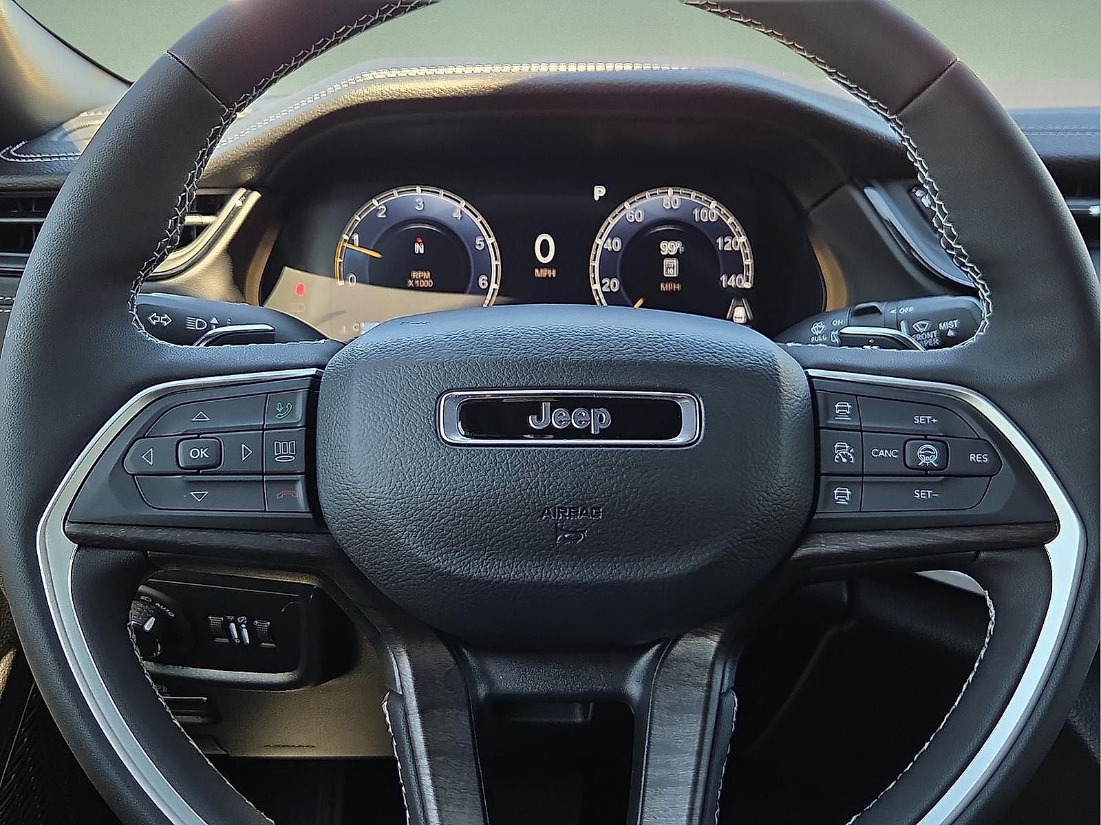 2027 Jeep Grand Cherokee Laredo Altitude