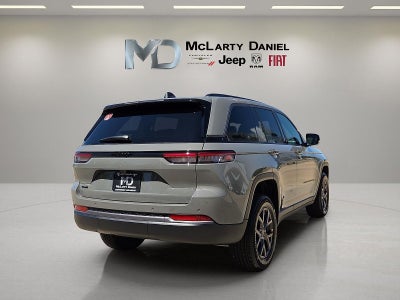 2027 Jeep Grand Cherokee Laredo Altitude