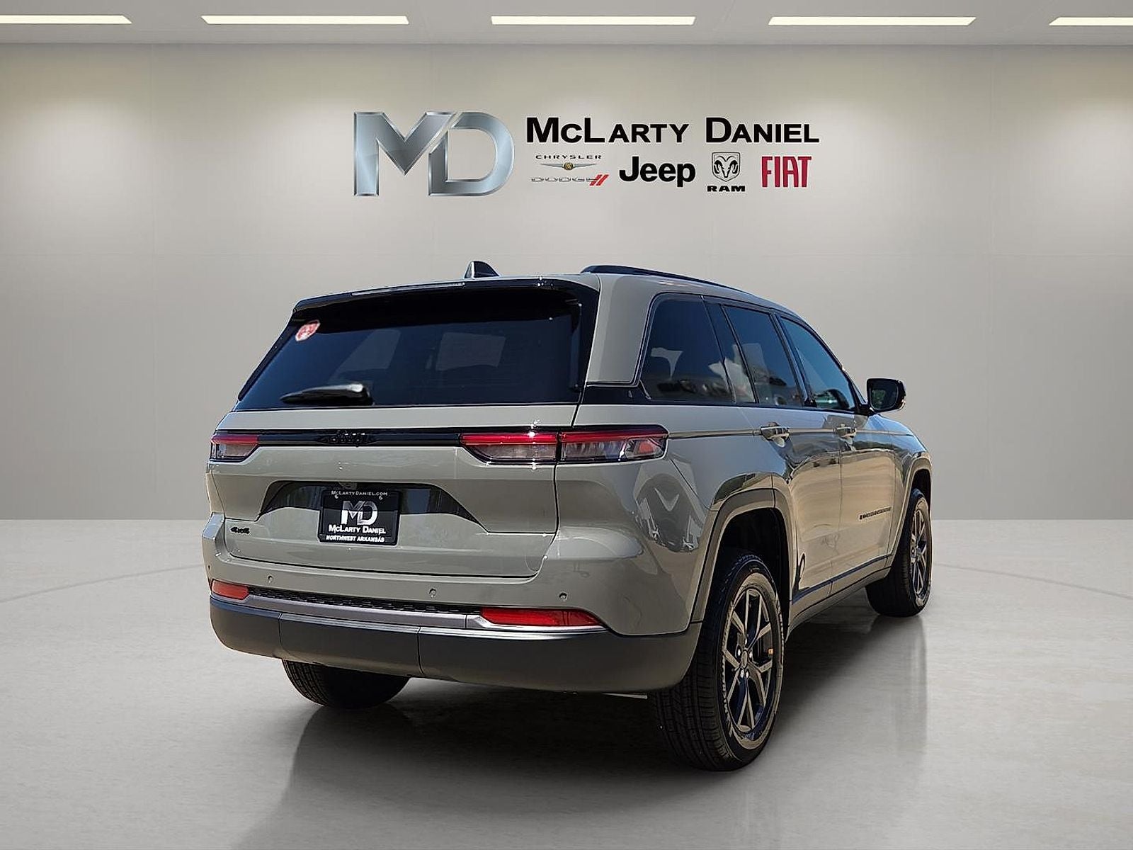2027 Jeep Grand Cherokee Laredo Altitude