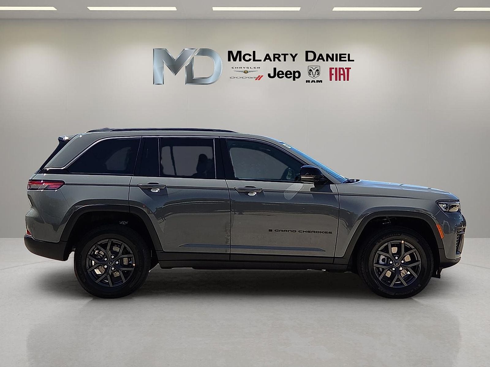 2027 Jeep Grand Cherokee Laredo Altitude