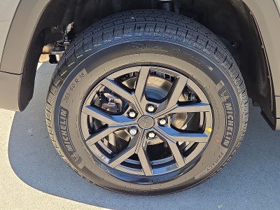 2027 Jeep Grand Cherokee Laredo Altitude