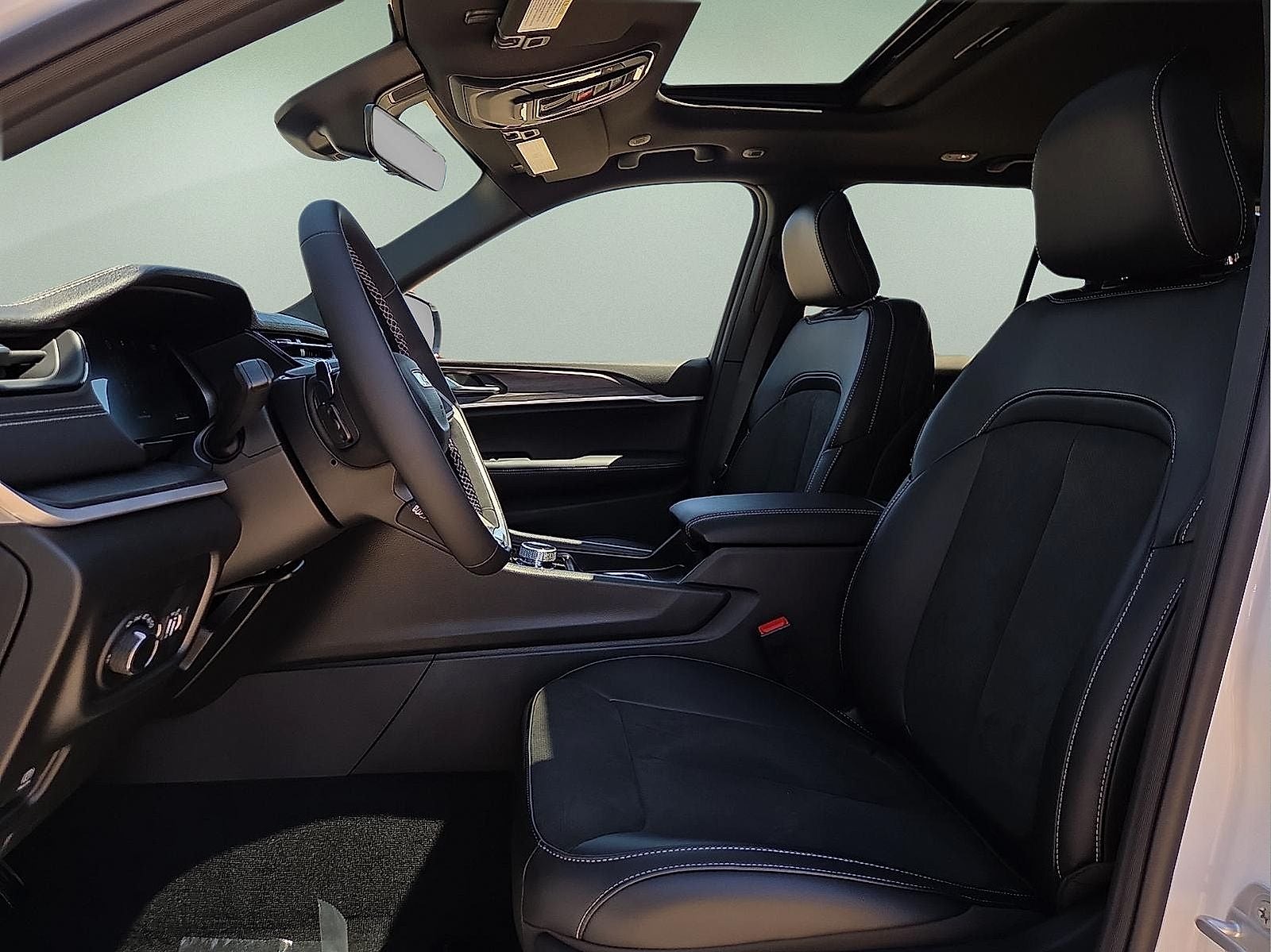 2027 Jeep Grand Cherokee Laredo Altitude
