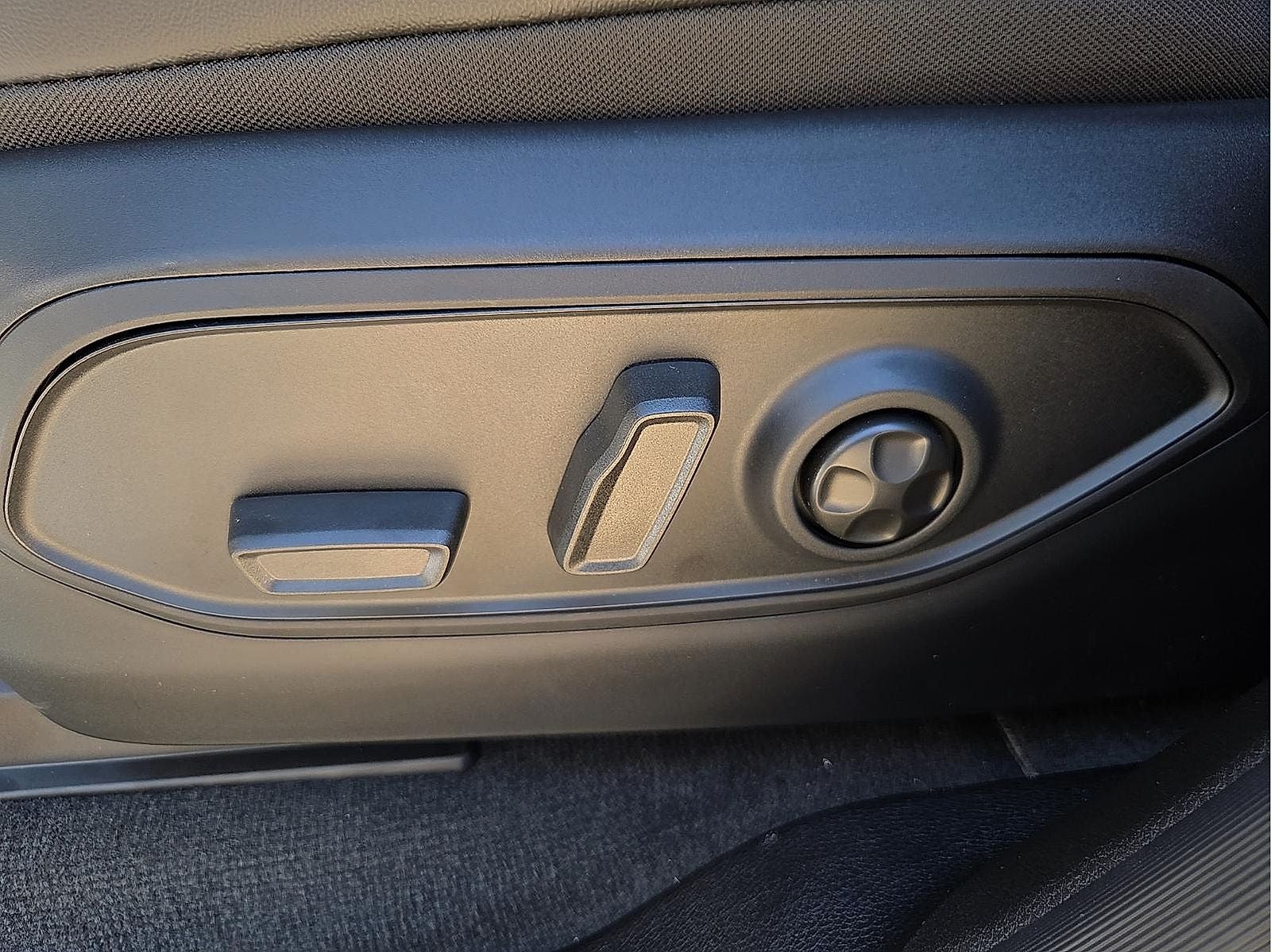 2027 Jeep Grand Cherokee Laredo Altitude