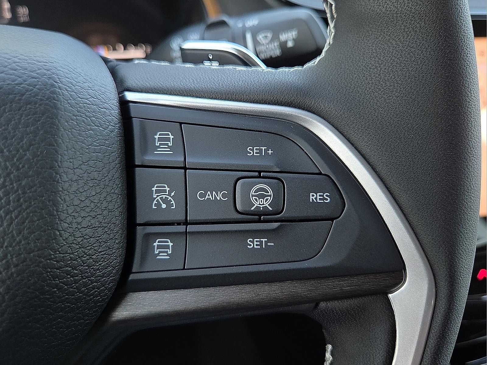 2027 Jeep Grand Cherokee Laredo Altitude