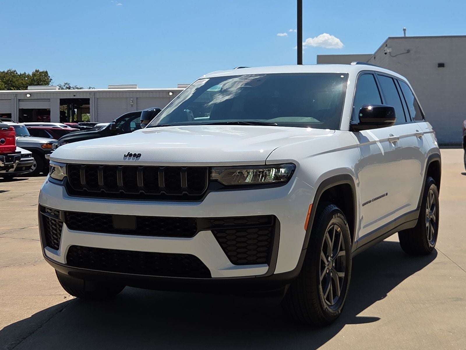 2027 Jeep Grand Cherokee Laredo Altitude