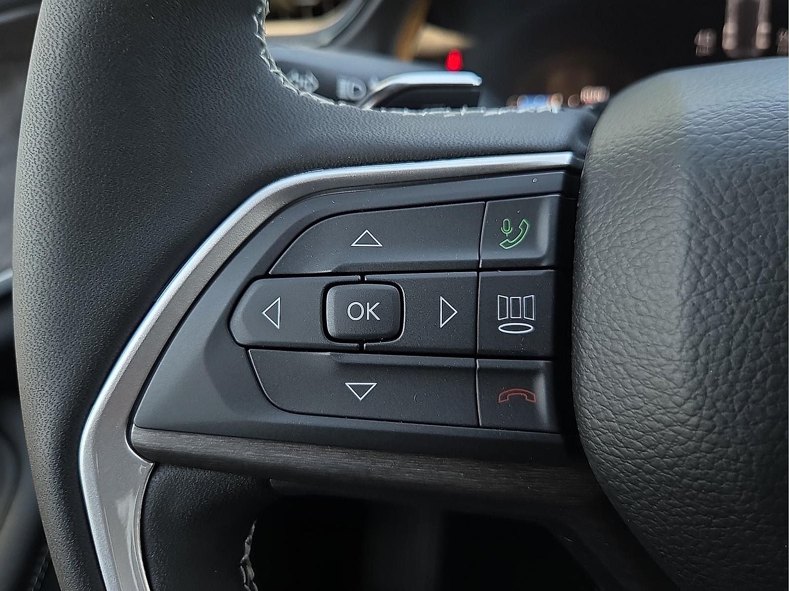 2027 Jeep Grand Cherokee Laredo Altitude