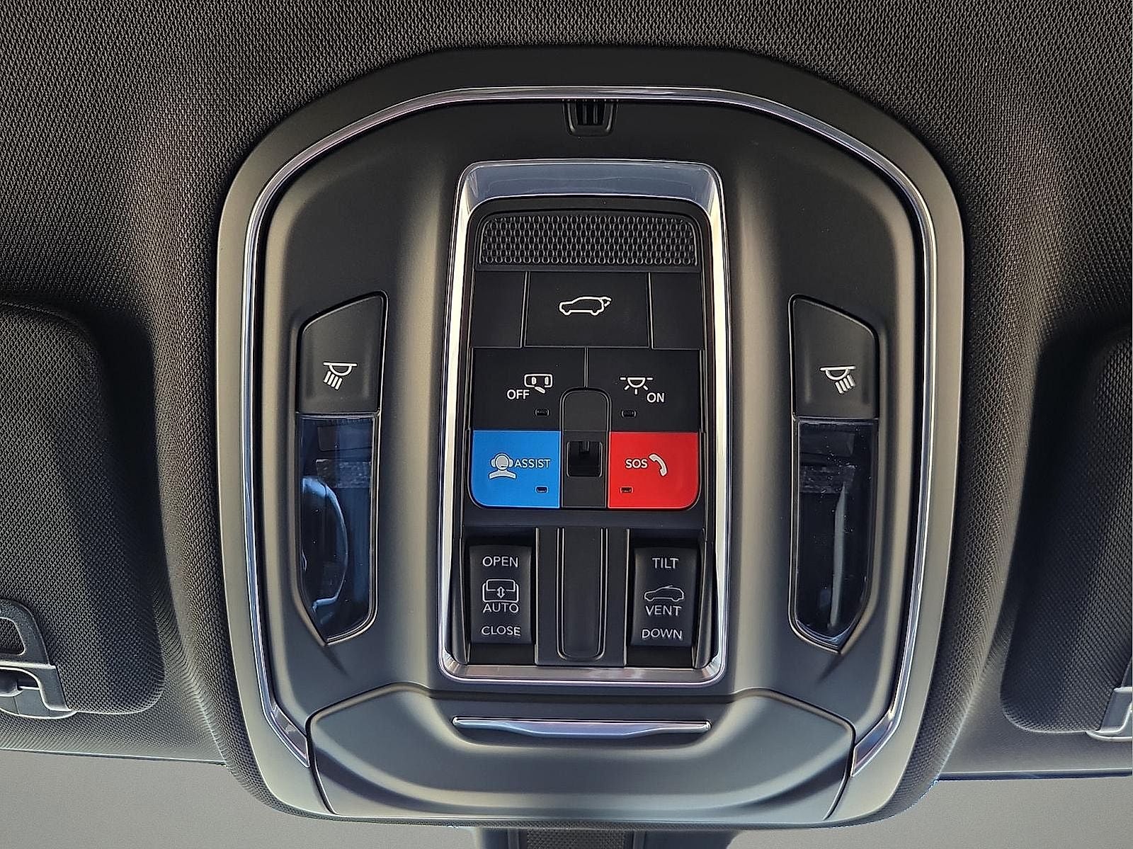 2027 Jeep Grand Cherokee Laredo Altitude