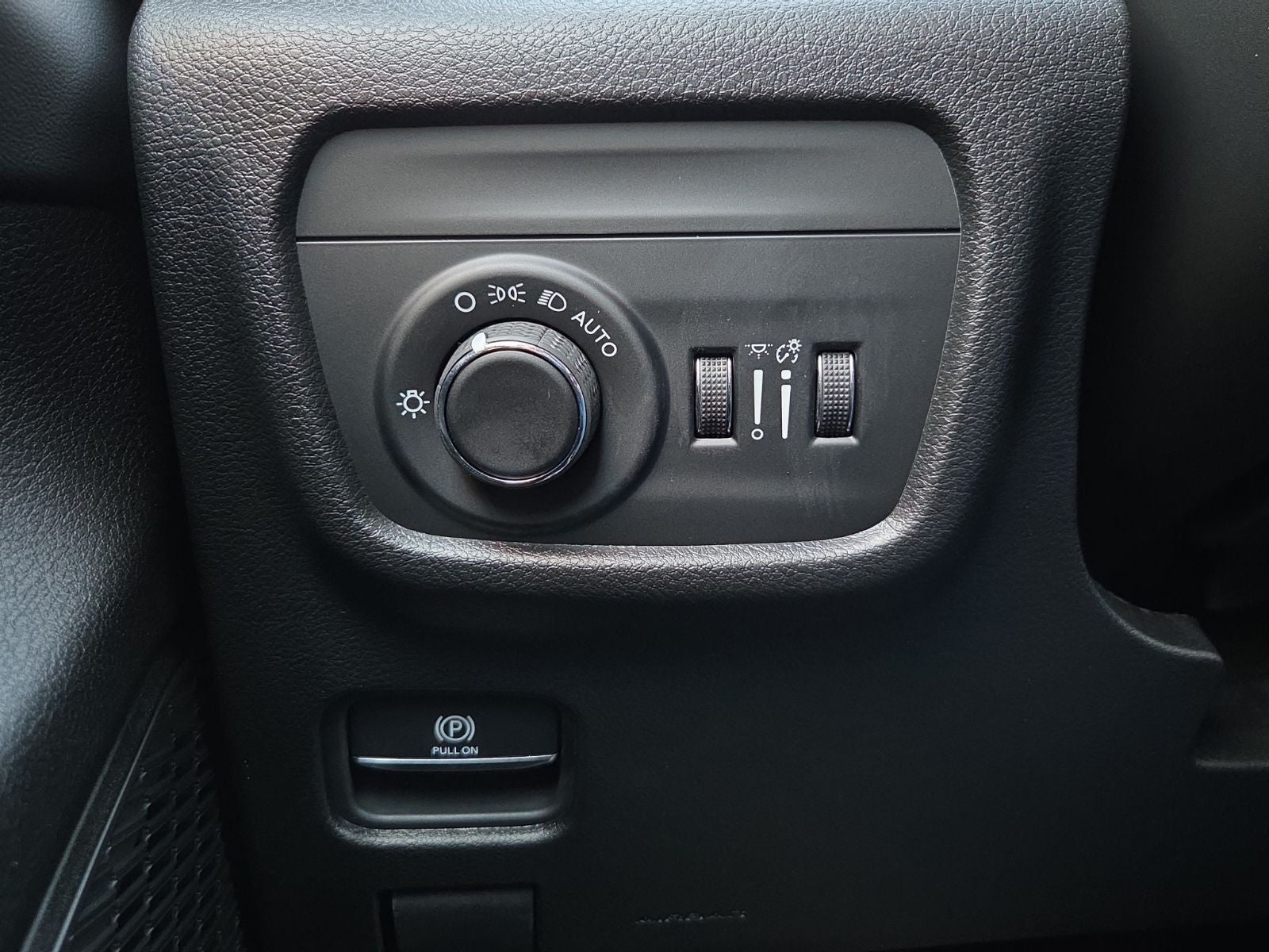 2027 Jeep Grand Cherokee Laredo Altitude