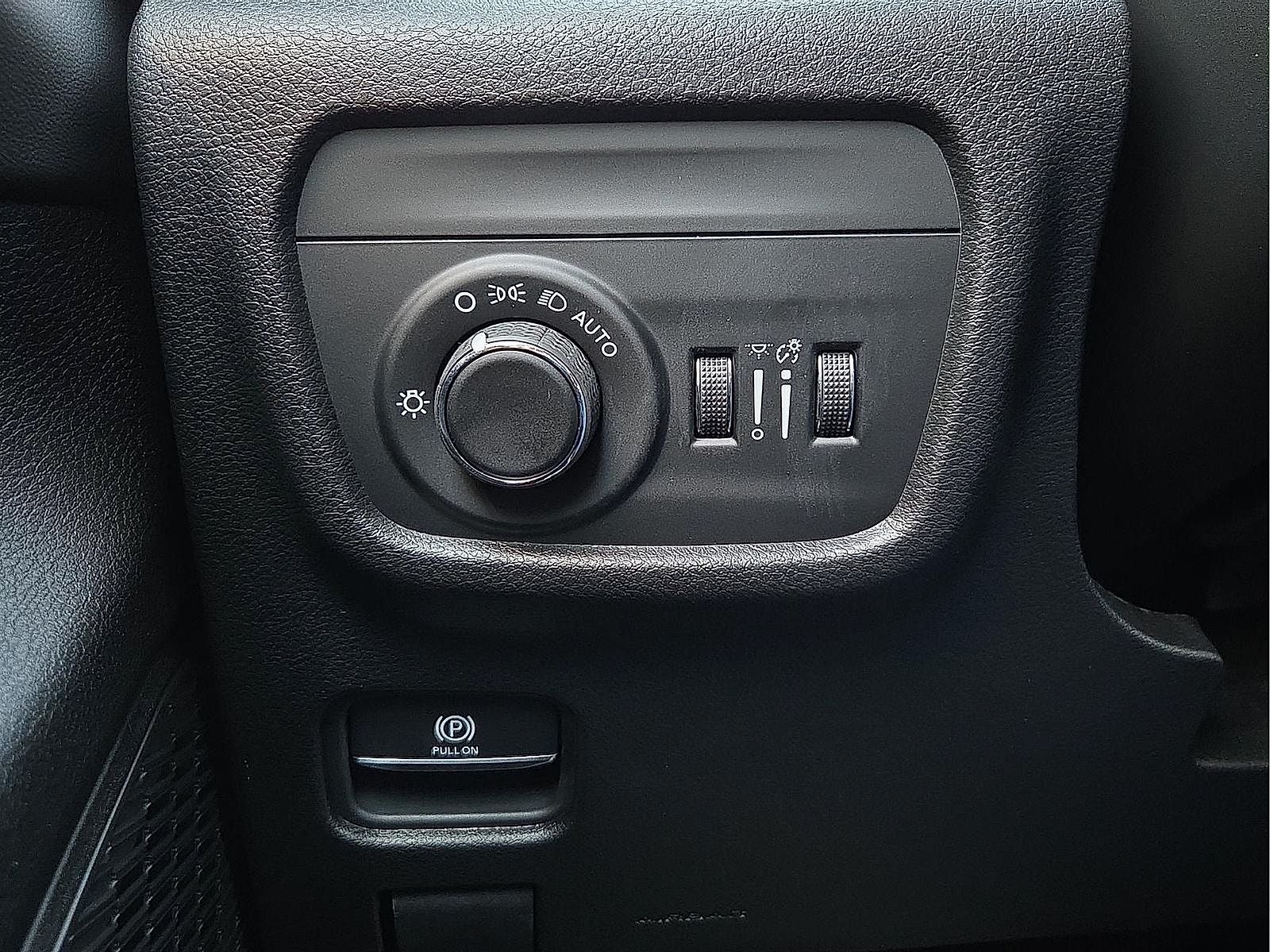 2027 Jeep Grand Cherokee Laredo Altitude
