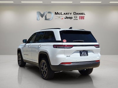 2027 Jeep Grand Cherokee Laredo Altitude