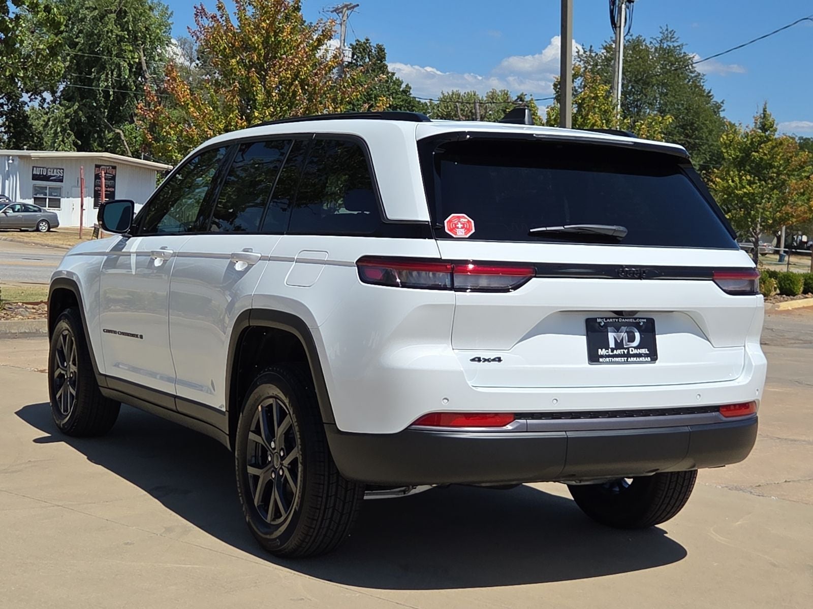 2027 Jeep Grand Cherokee Laredo Altitude