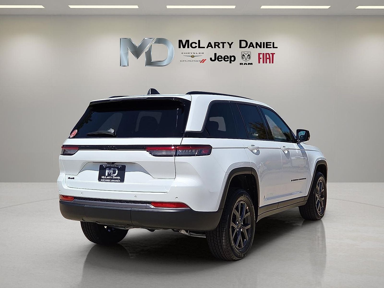 2027 Jeep Grand Cherokee Laredo Altitude