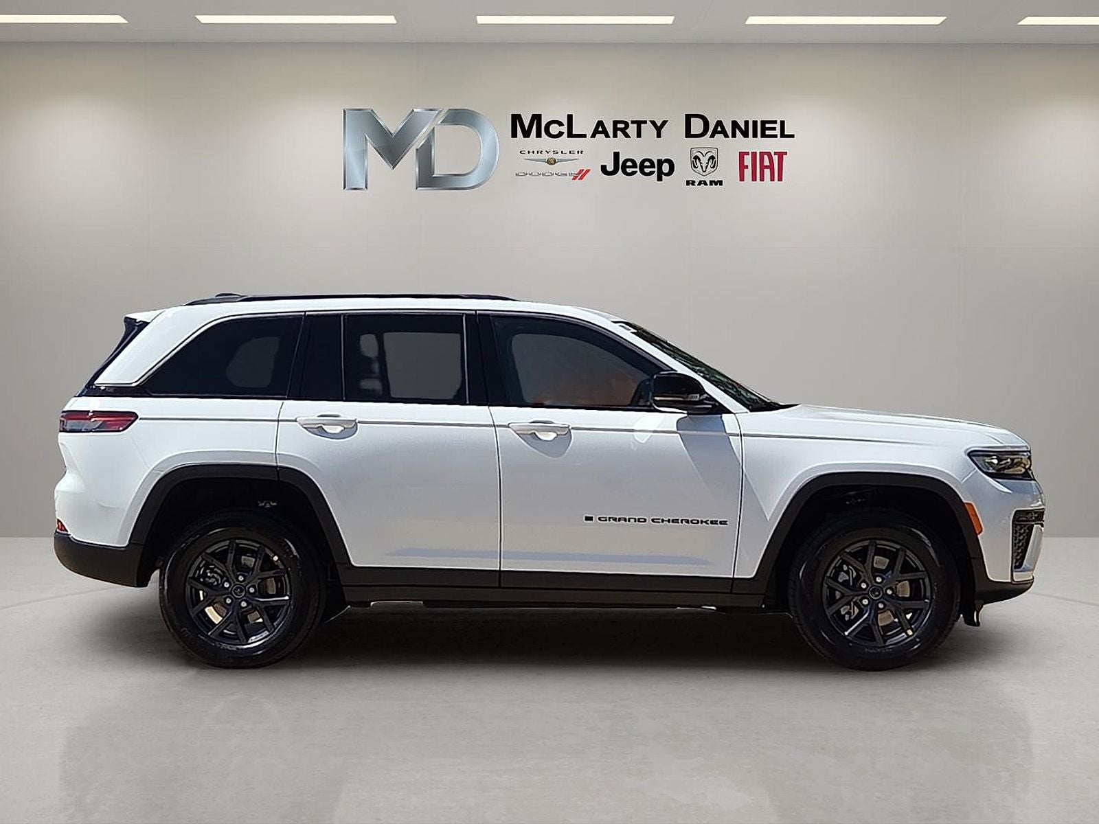 2027 Jeep Grand Cherokee Laredo Altitude