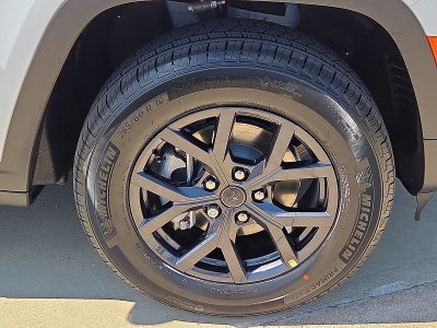 2027 Jeep Grand Cherokee Laredo Altitude