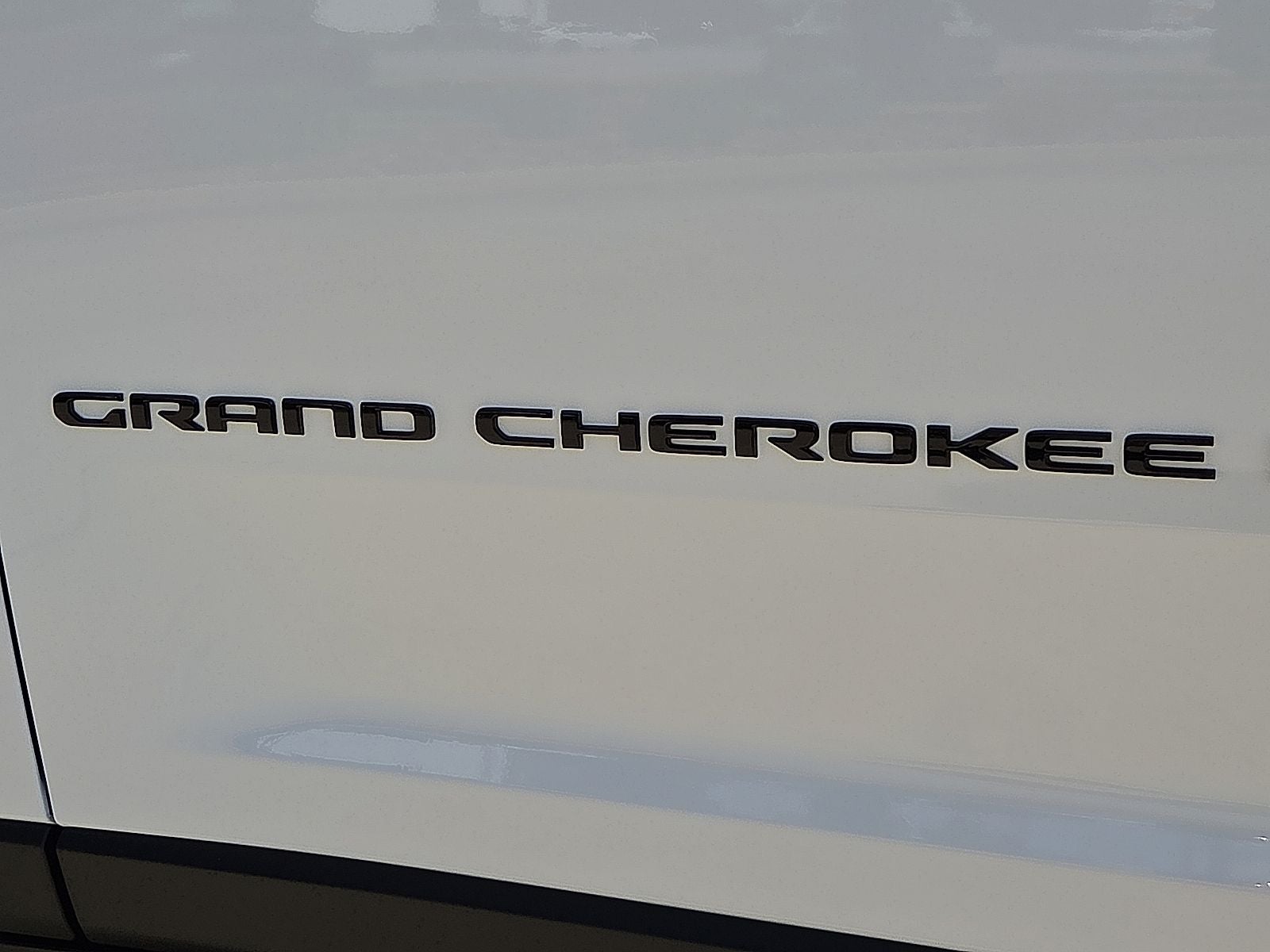 2027 Jeep Grand Cherokee Laredo Altitude
