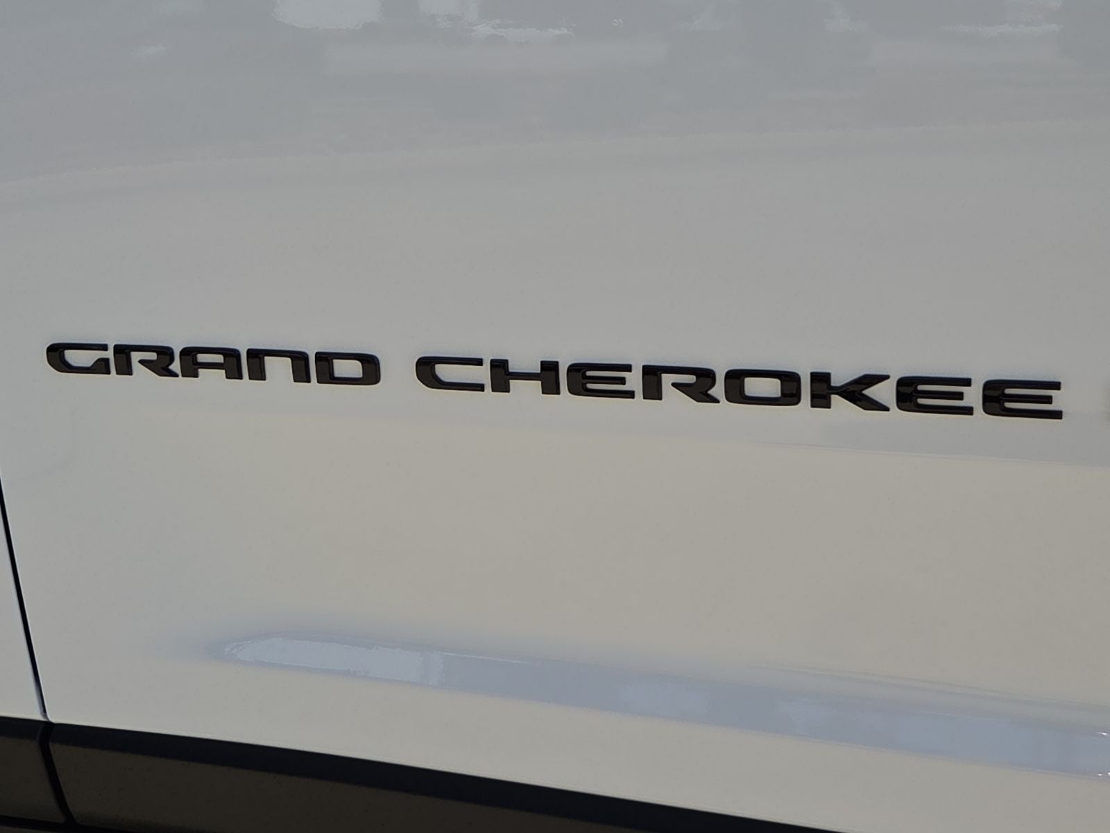 2027 Jeep Grand Cherokee Laredo Altitude
