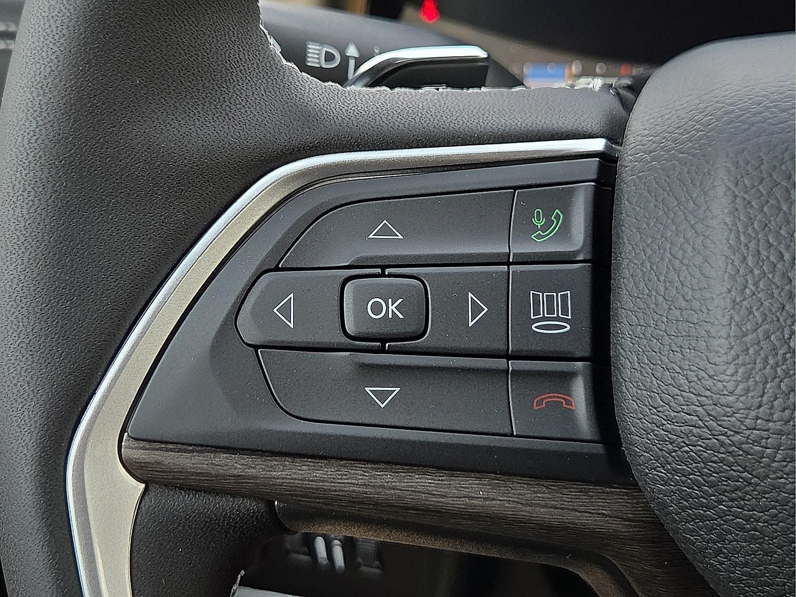 2027 Jeep Grand Cherokee Laredo Altitude