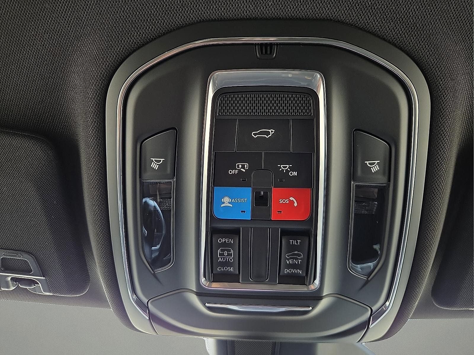 2027 Jeep Grand Cherokee Laredo Altitude