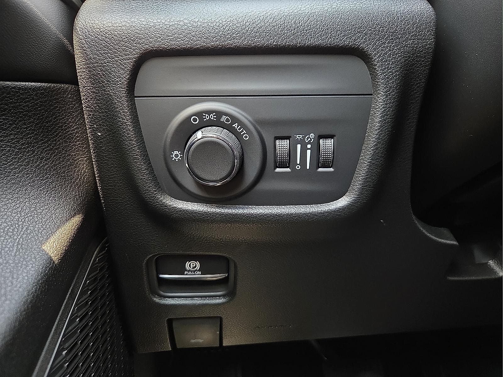 2027 Jeep Grand Cherokee Laredo Altitude