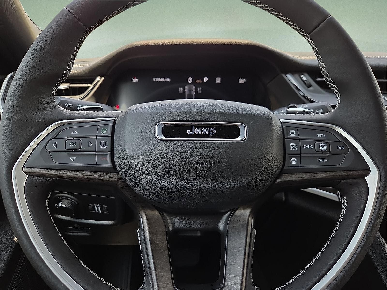 2027 Jeep Grand Cherokee Laredo Altitude