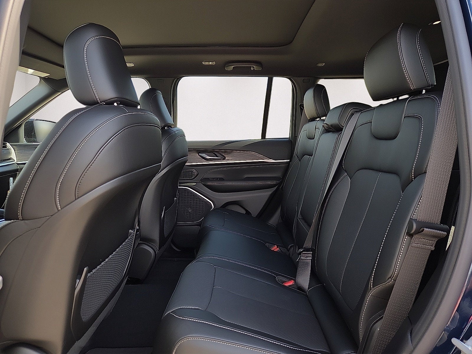 2027 Jeep Grand Cherokee Limited Reserve
