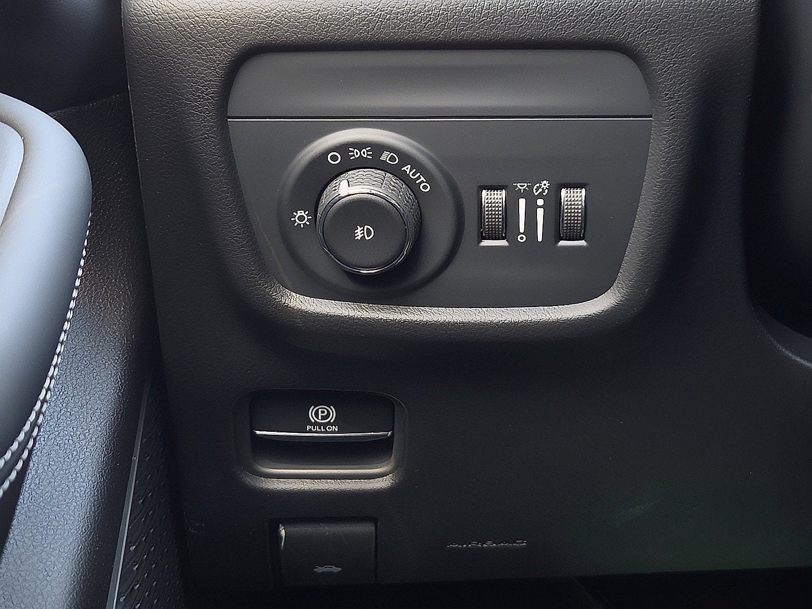 2027 Jeep Grand Cherokee GRAND CHEROKEE LIMITED RESERVE 4X4