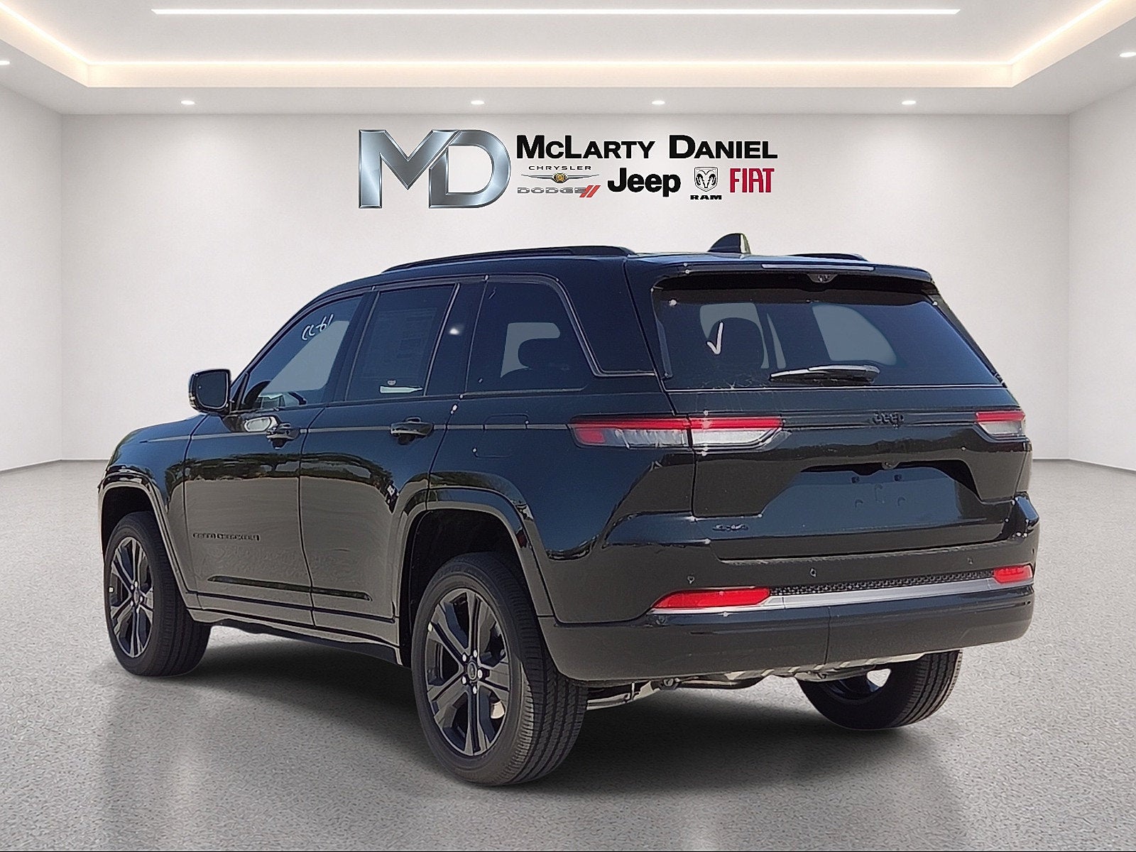 2027 Jeep Grand Cherokee GRAND CHEROKEE LIMITED RESERVE 4X4