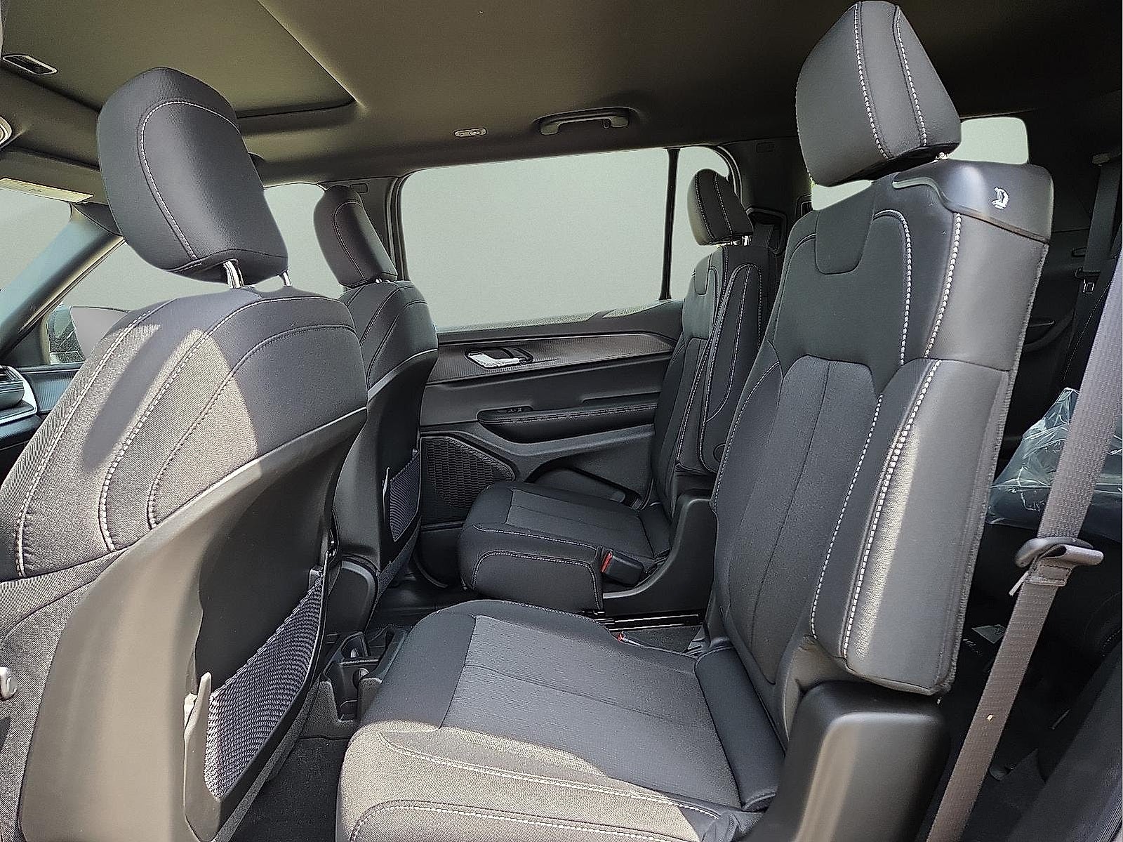 2025 Jeep Grand Cherokee GRAND CHEROKEE L LAREDO X 4X4