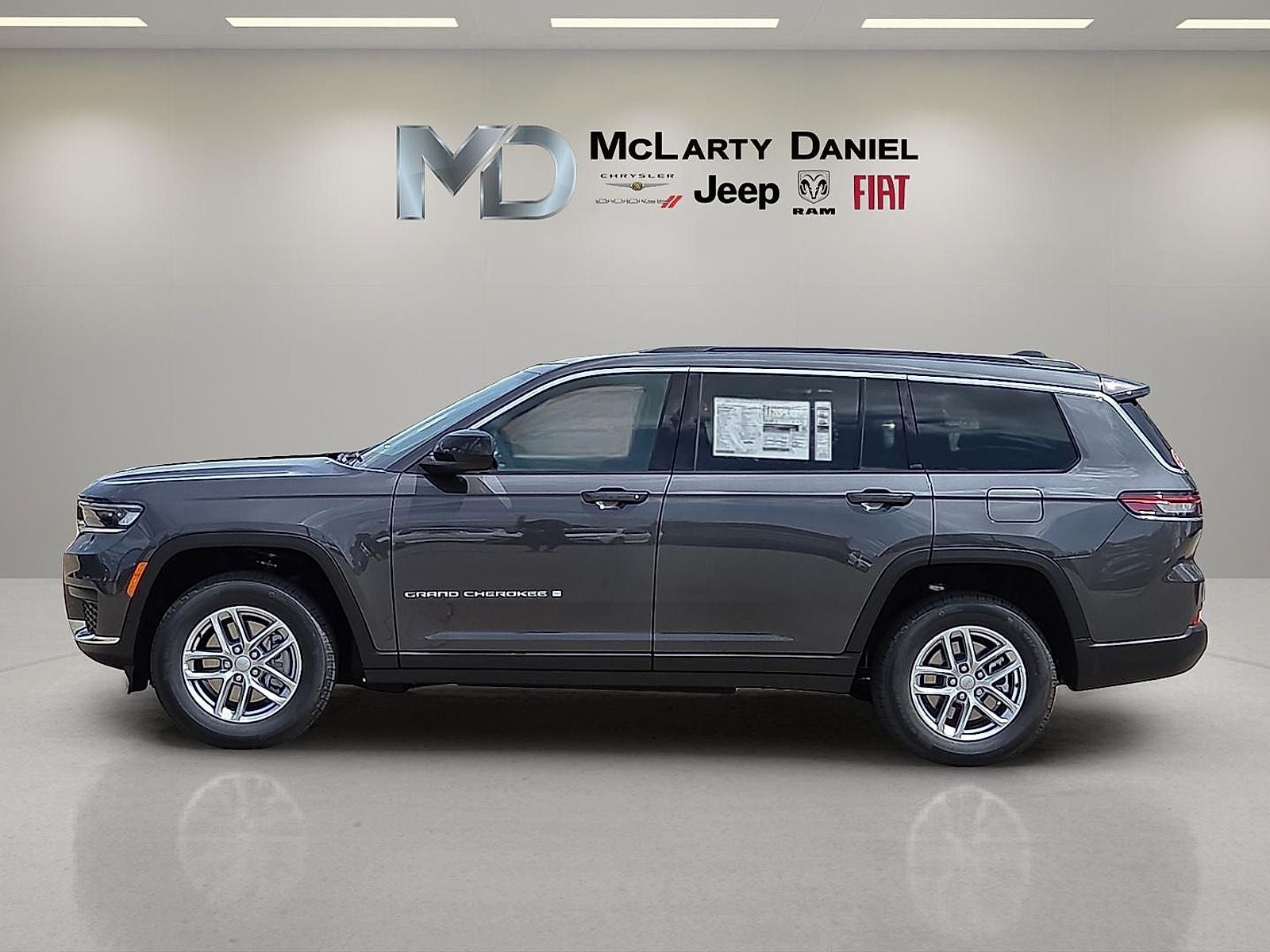 2025 Jeep Grand Cherokee GRAND CHEROKEE L LAREDO X 4X4