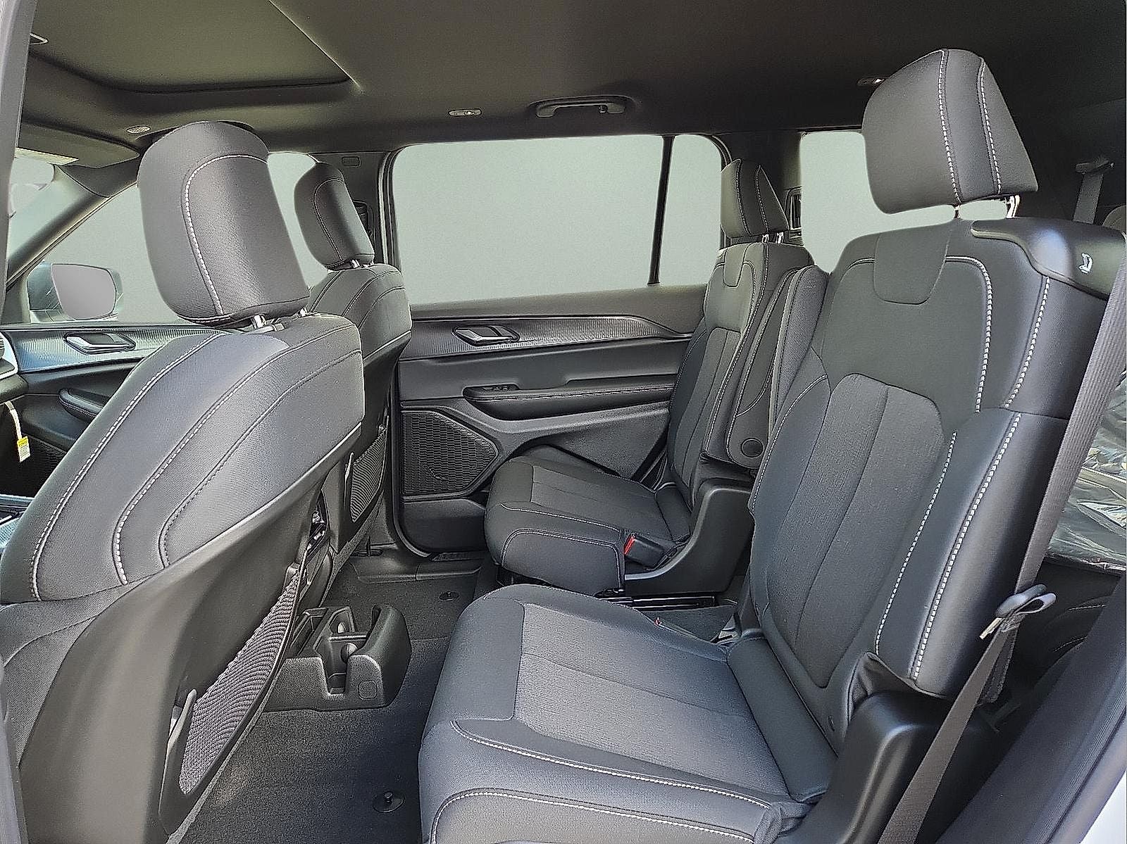 2025 Jeep Grand Cherokee GRAND CHEROKEE L LAREDO X 4X4