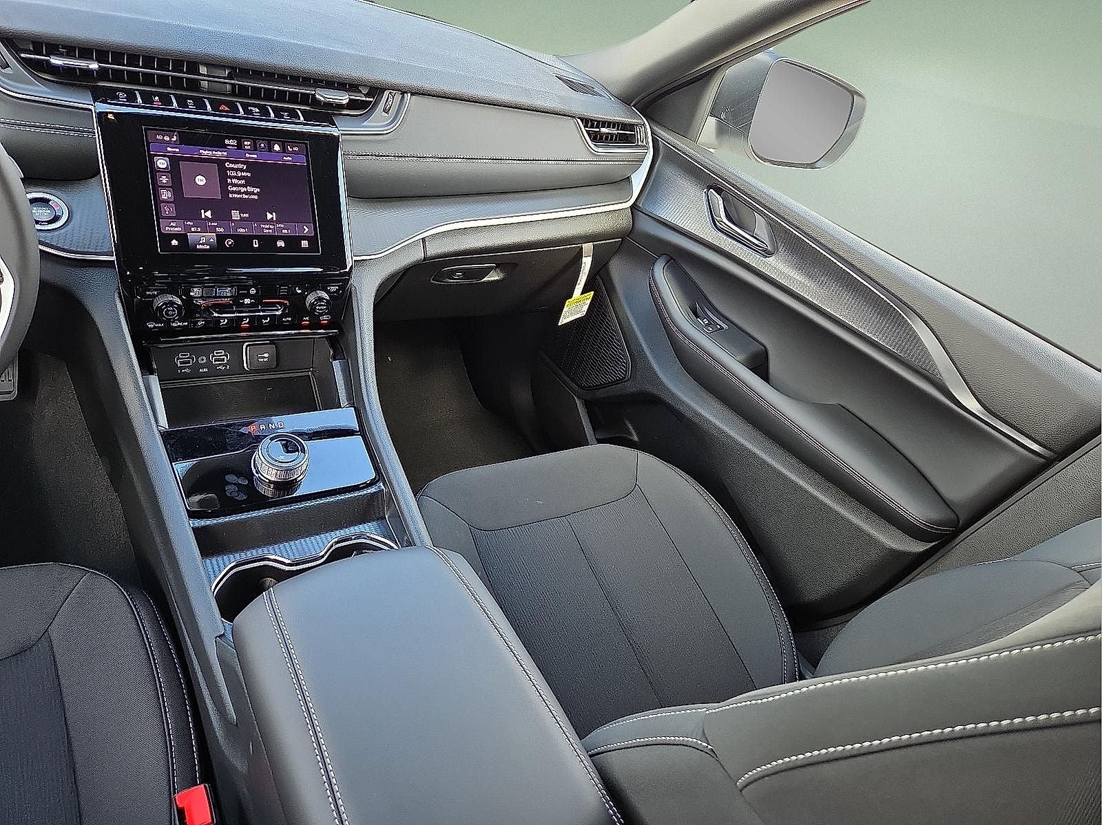 2025 Jeep Grand Cherokee GRAND CHEROKEE L LAREDO X 4X4