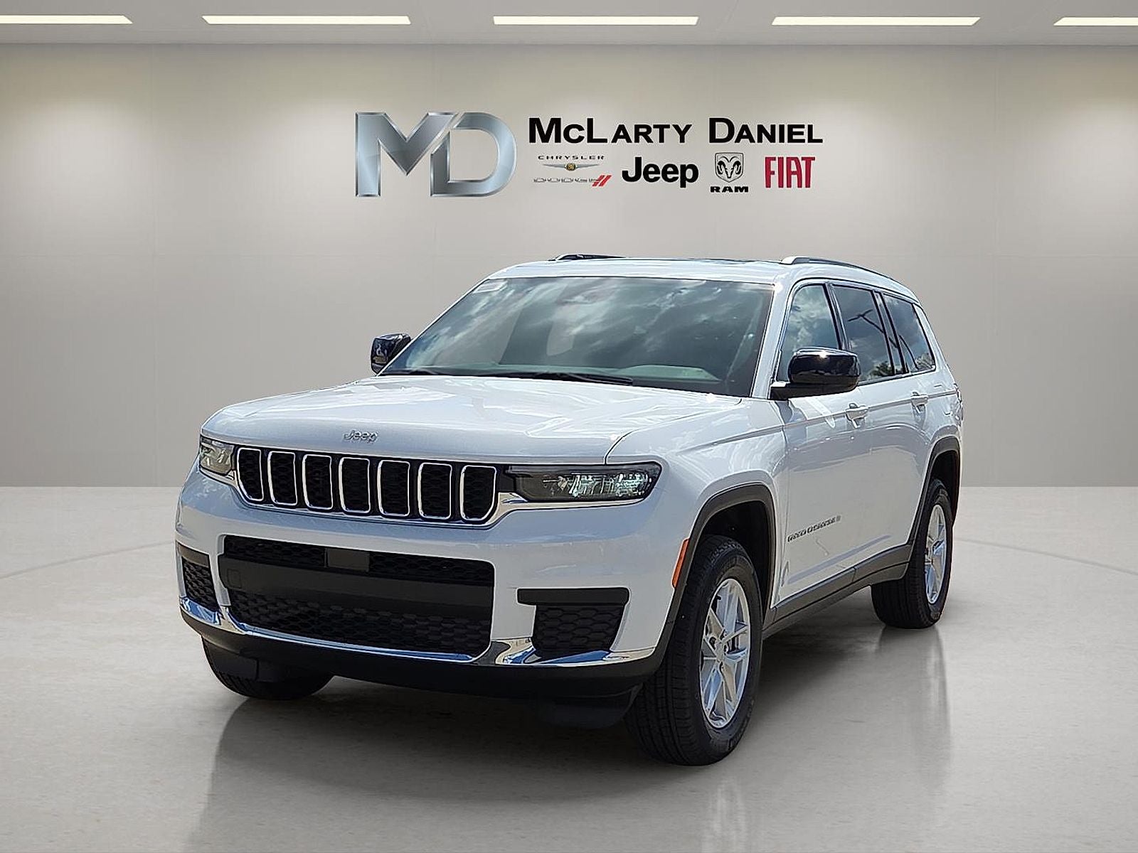 2025 Jeep Grand Cherokee GRAND CHEROKEE L LAREDO X 4X4