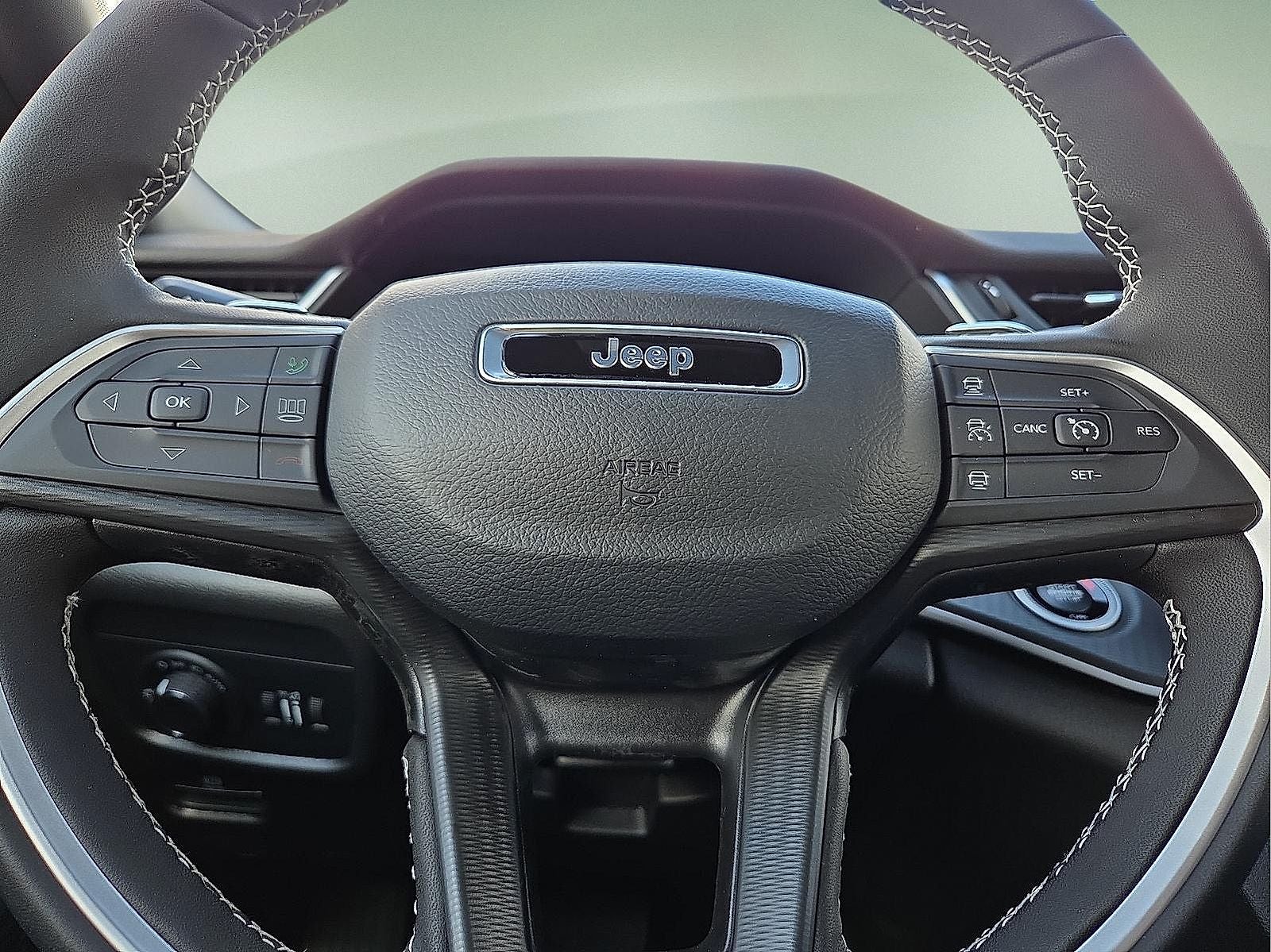 2025 Jeep Grand Cherokee GRAND CHEROKEE L LAREDO X 4X4