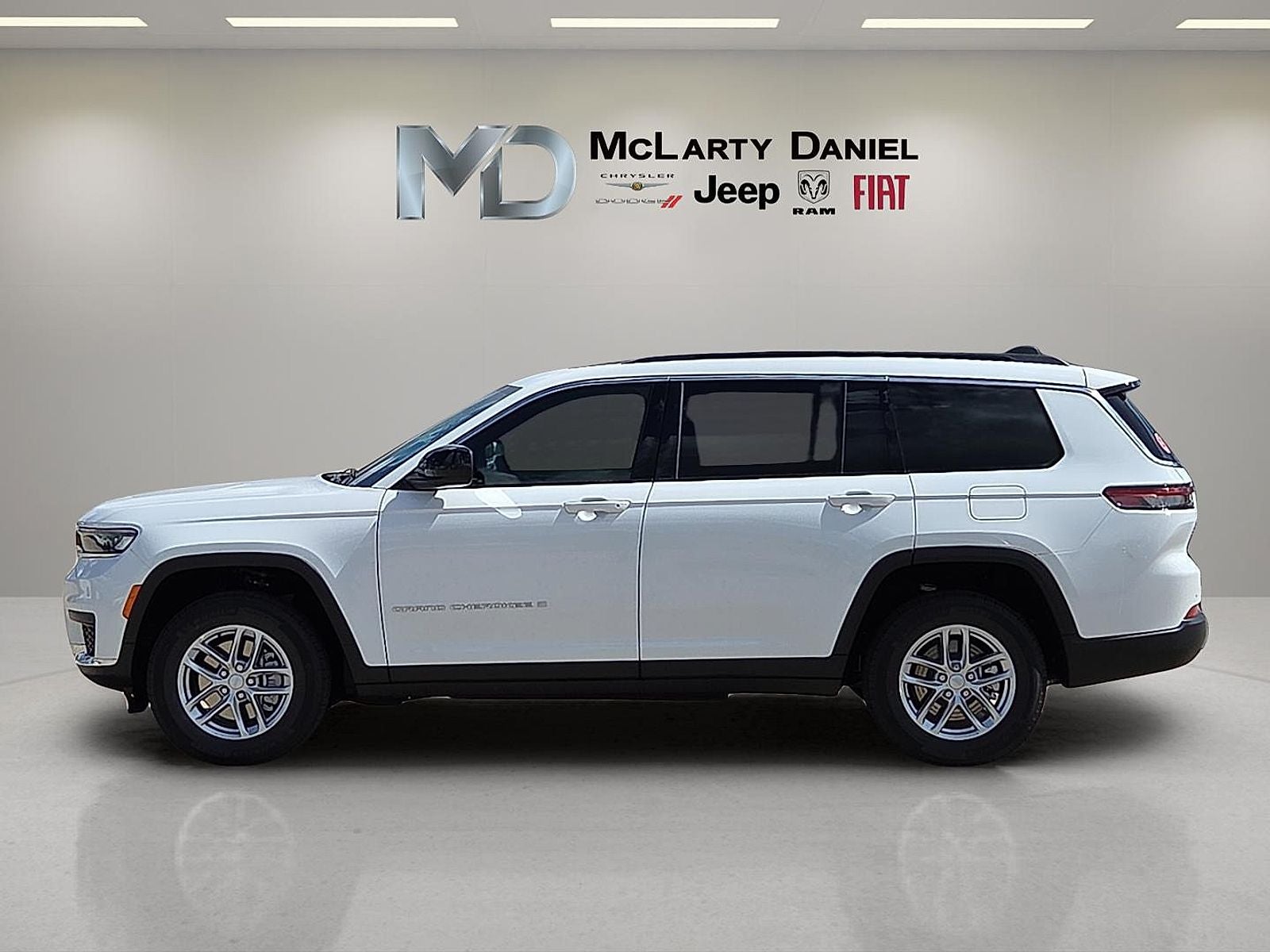 2025 Jeep Grand Cherokee GRAND CHEROKEE L LAREDO X 4X4