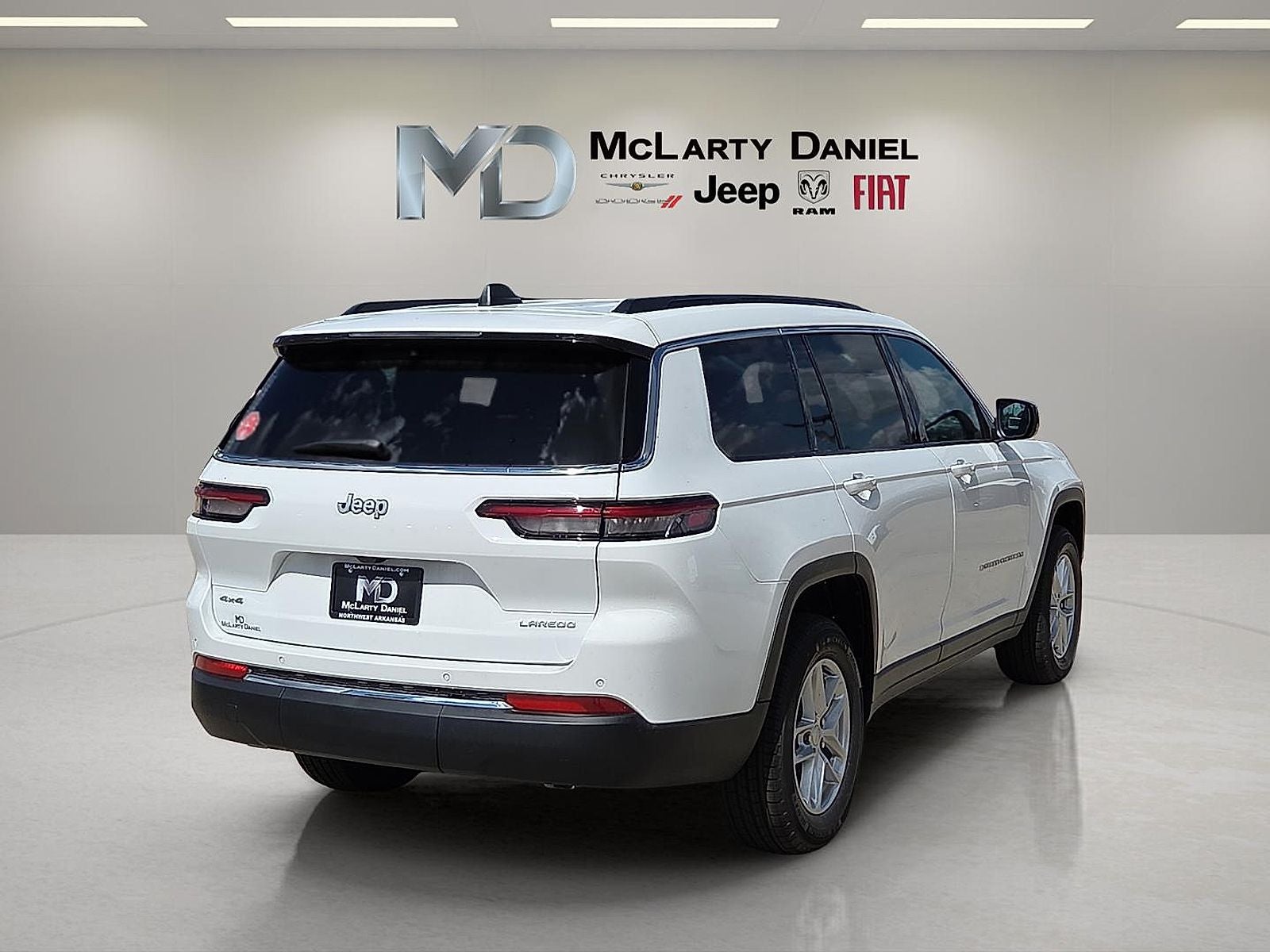 2025 Jeep Grand Cherokee GRAND CHEROKEE L LAREDO X 4X4