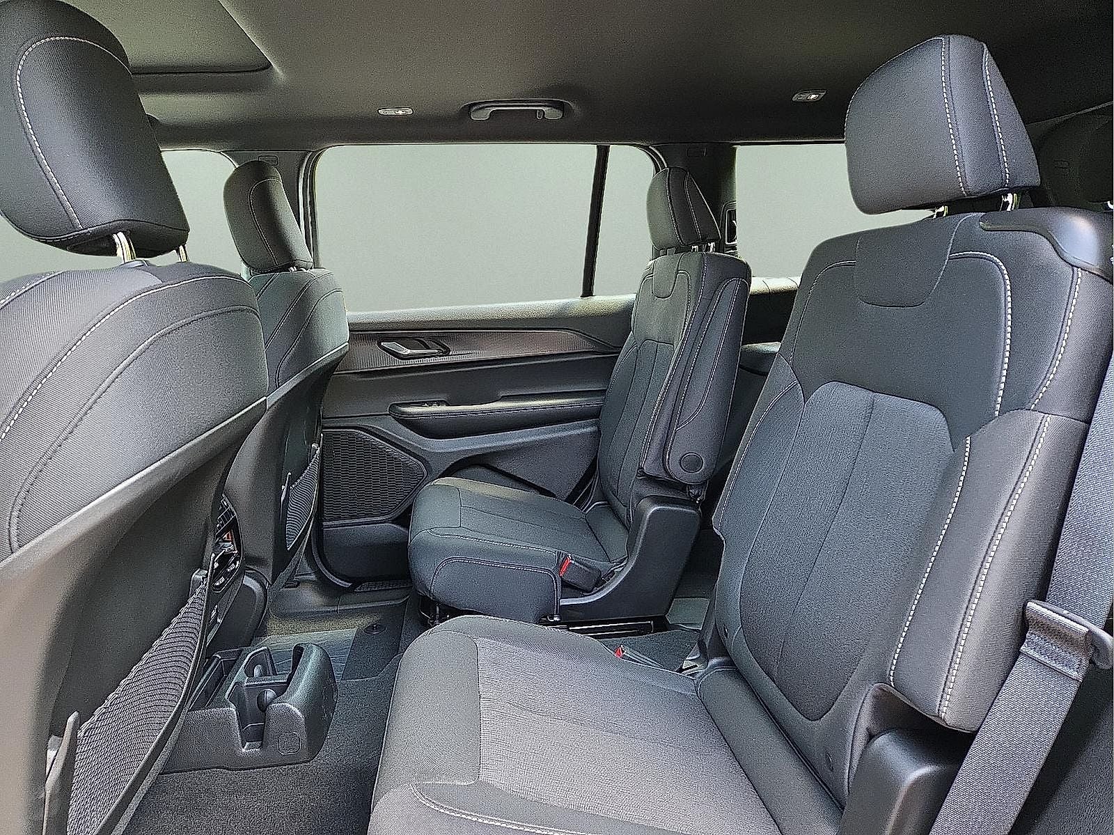 2025 Jeep Grand Cherokee GRAND CHEROKEE L LAREDO X 4X4