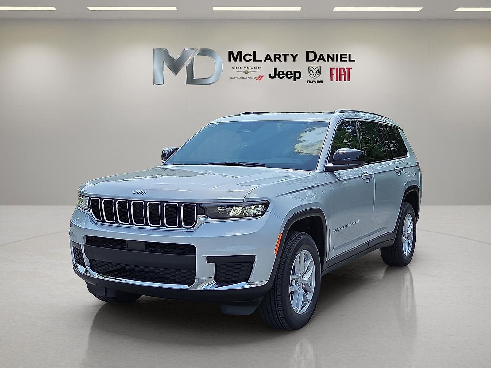 2025 Jeep Grand Cherokee GRAND CHEROKEE L LAREDO X 4X4