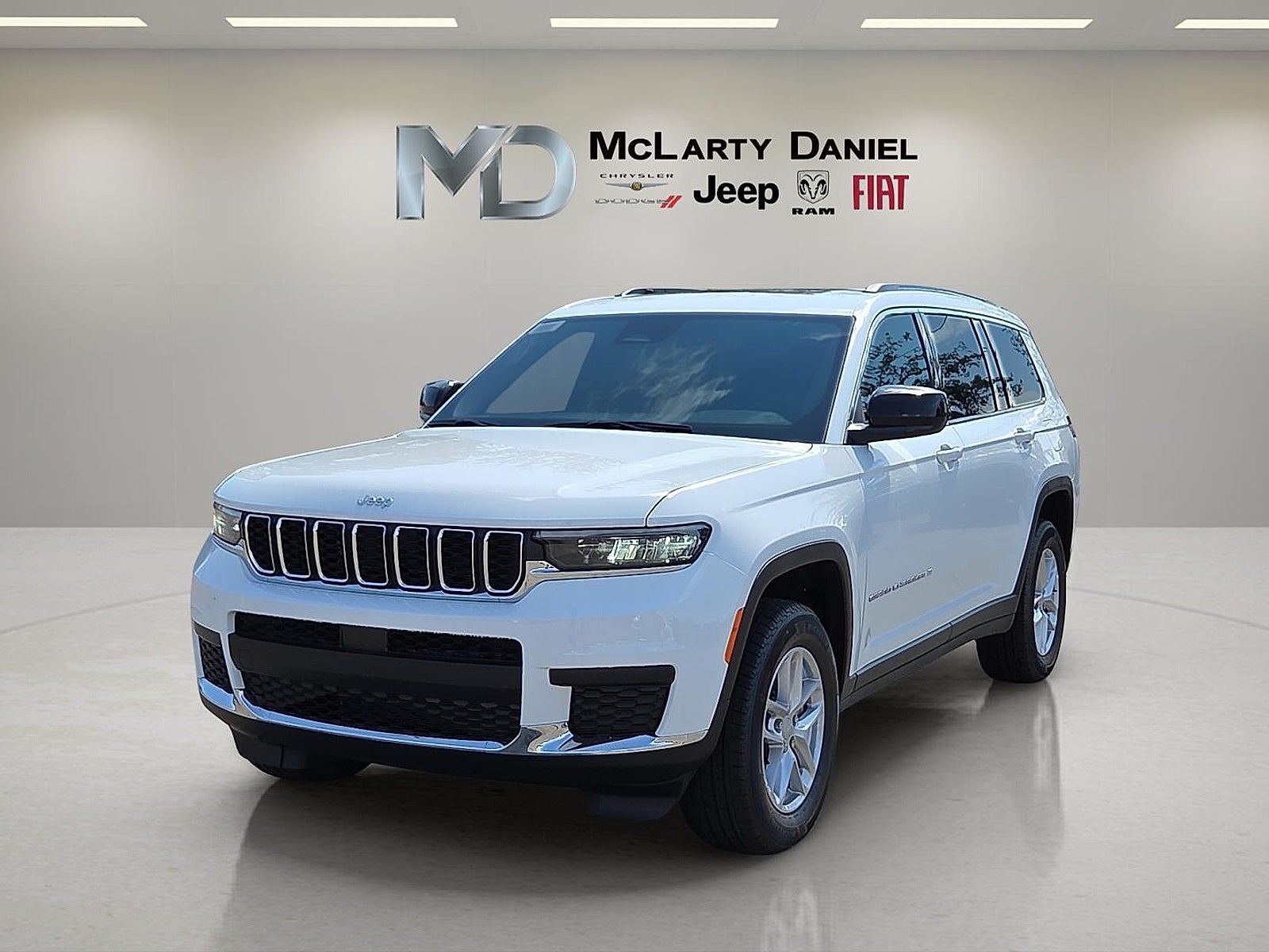 2025 Jeep Grand Cherokee GRAND CHEROKEE L LAREDO X 4X4