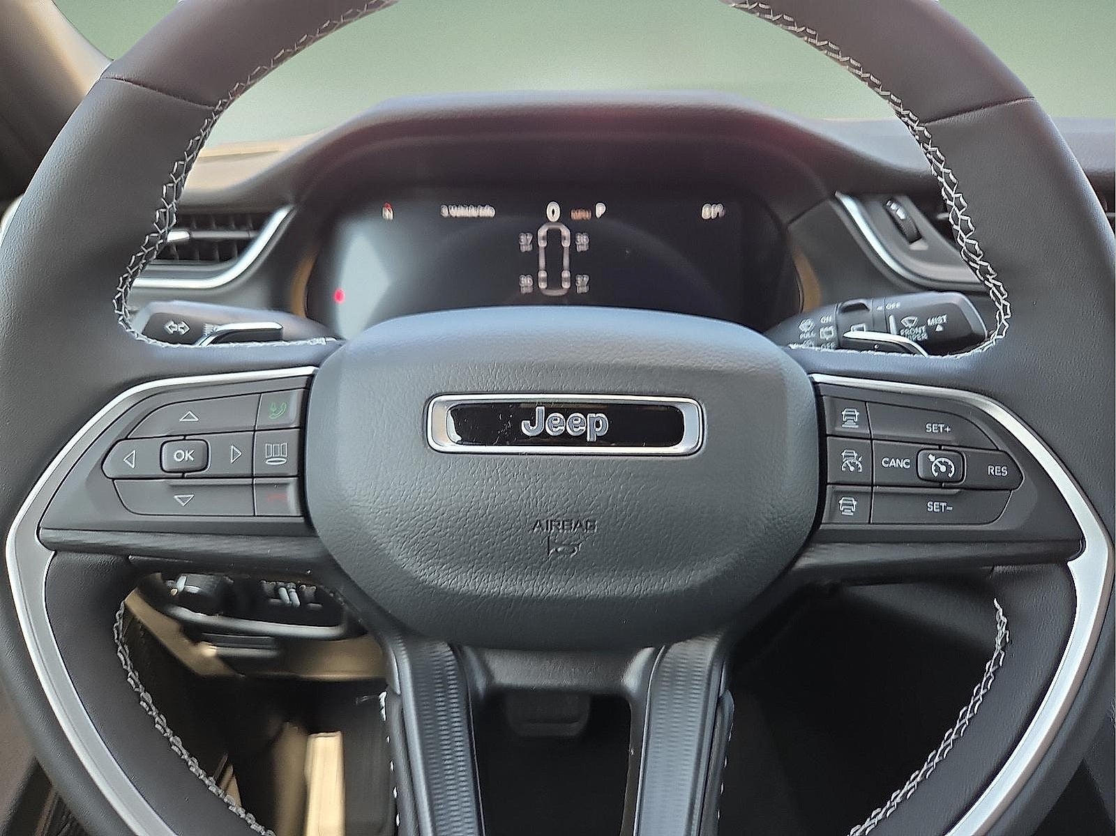 2025 Jeep Grand Cherokee GRAND CHEROKEE L LAREDO X 4X4