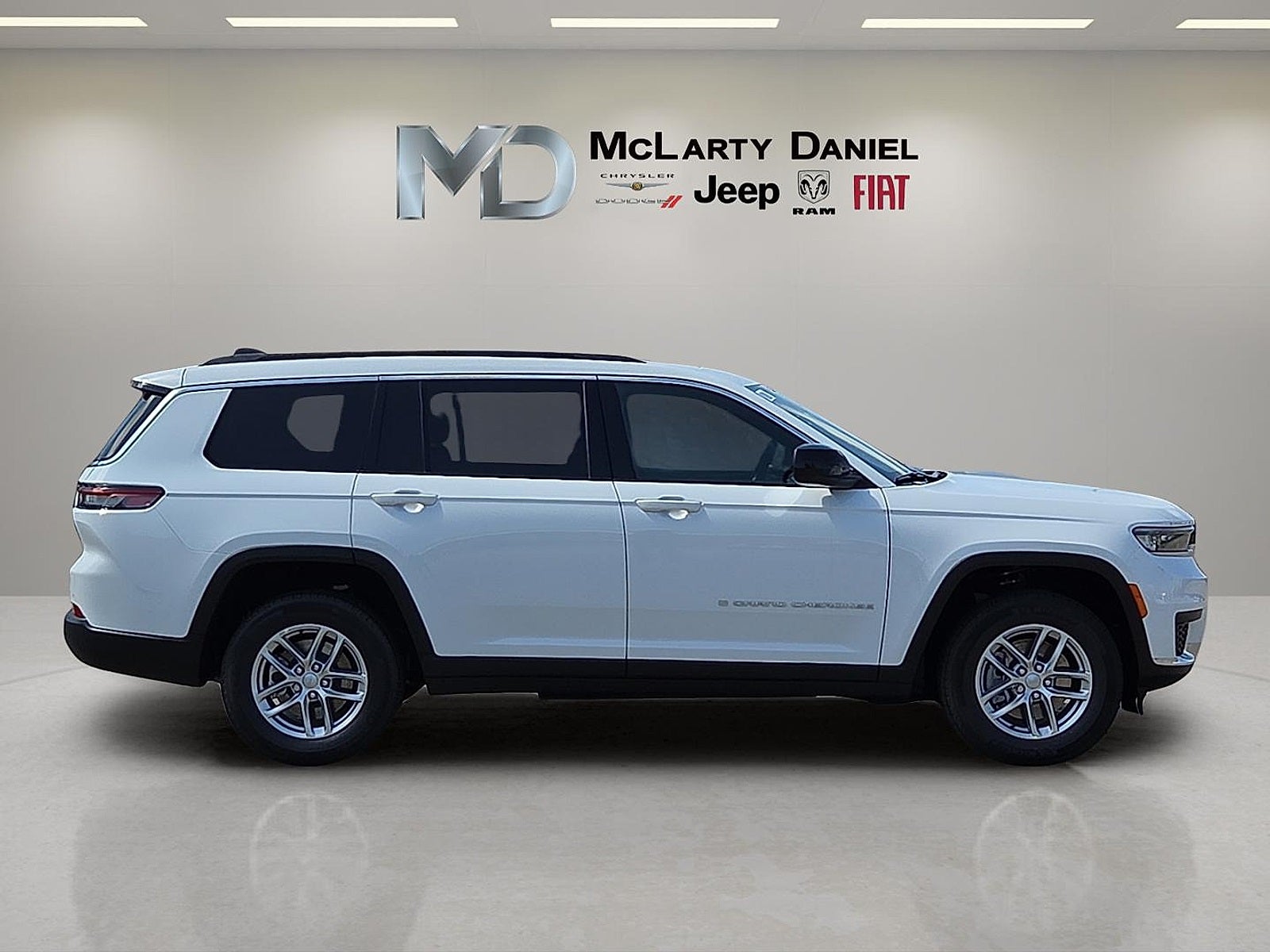 2025 Jeep Grand Cherokee GRAND CHEROKEE L LAREDO X 4X4