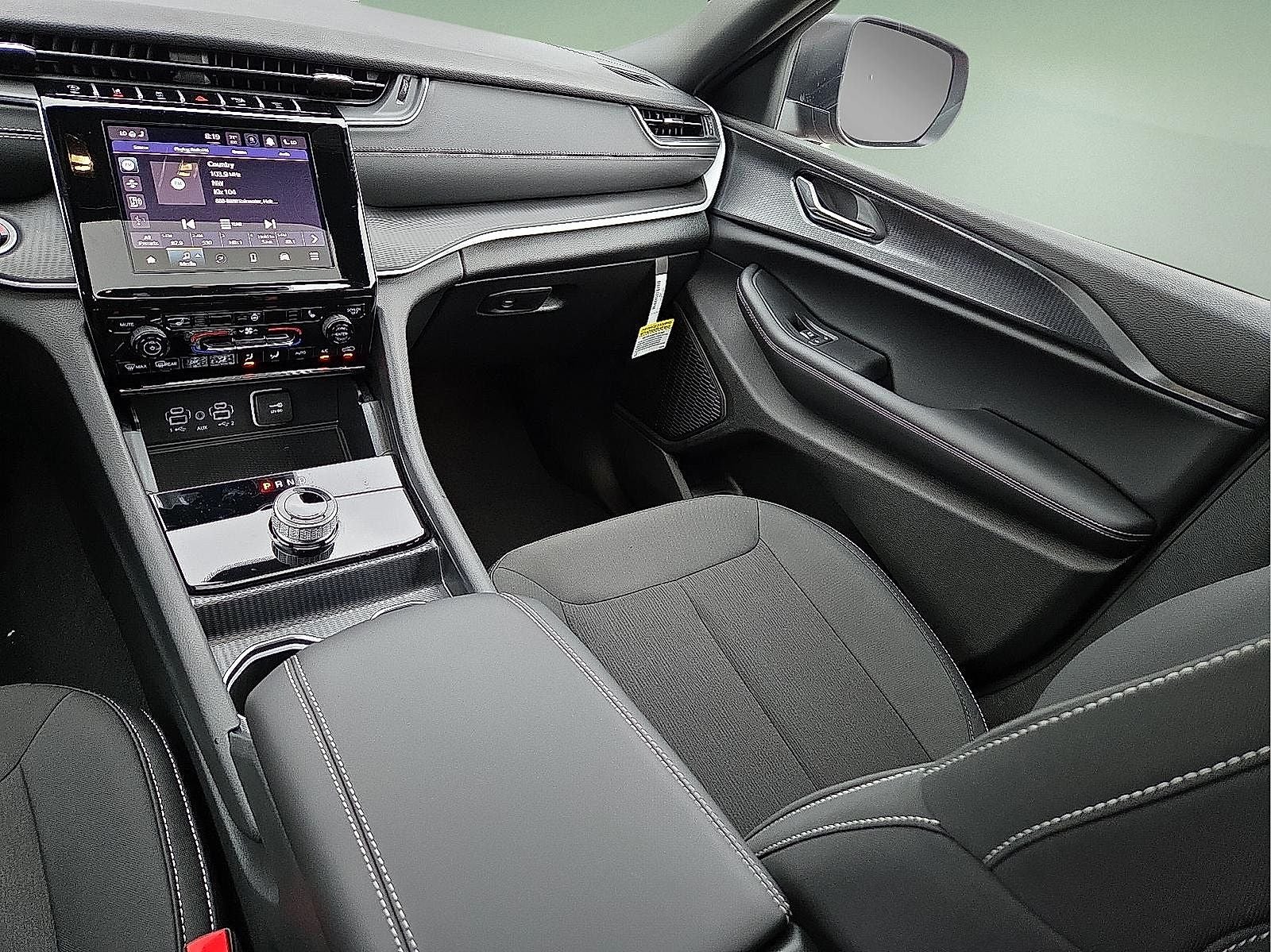 2025 Jeep Grand Cherokee GRAND CHEROKEE L LAREDO X 4X4